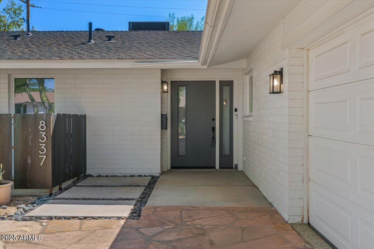 8337 E MINNEZONA Avenue