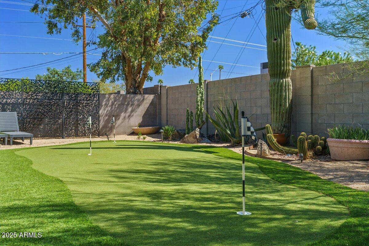 8337 E MINNEZONA Avenue