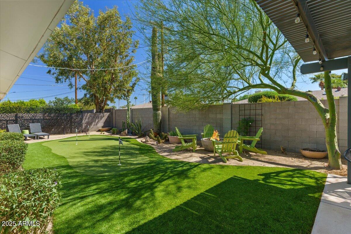 8337 E MINNEZONA Avenue