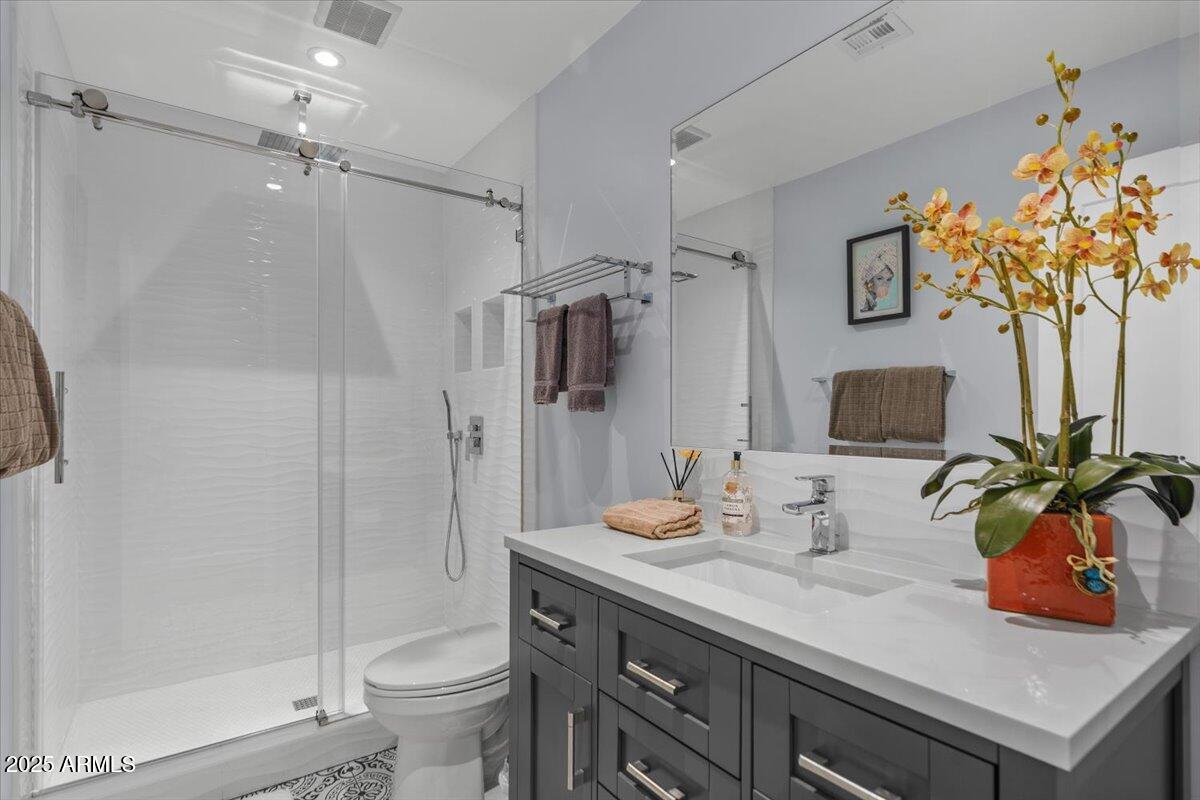 8337 E MINNEZONA Avenue