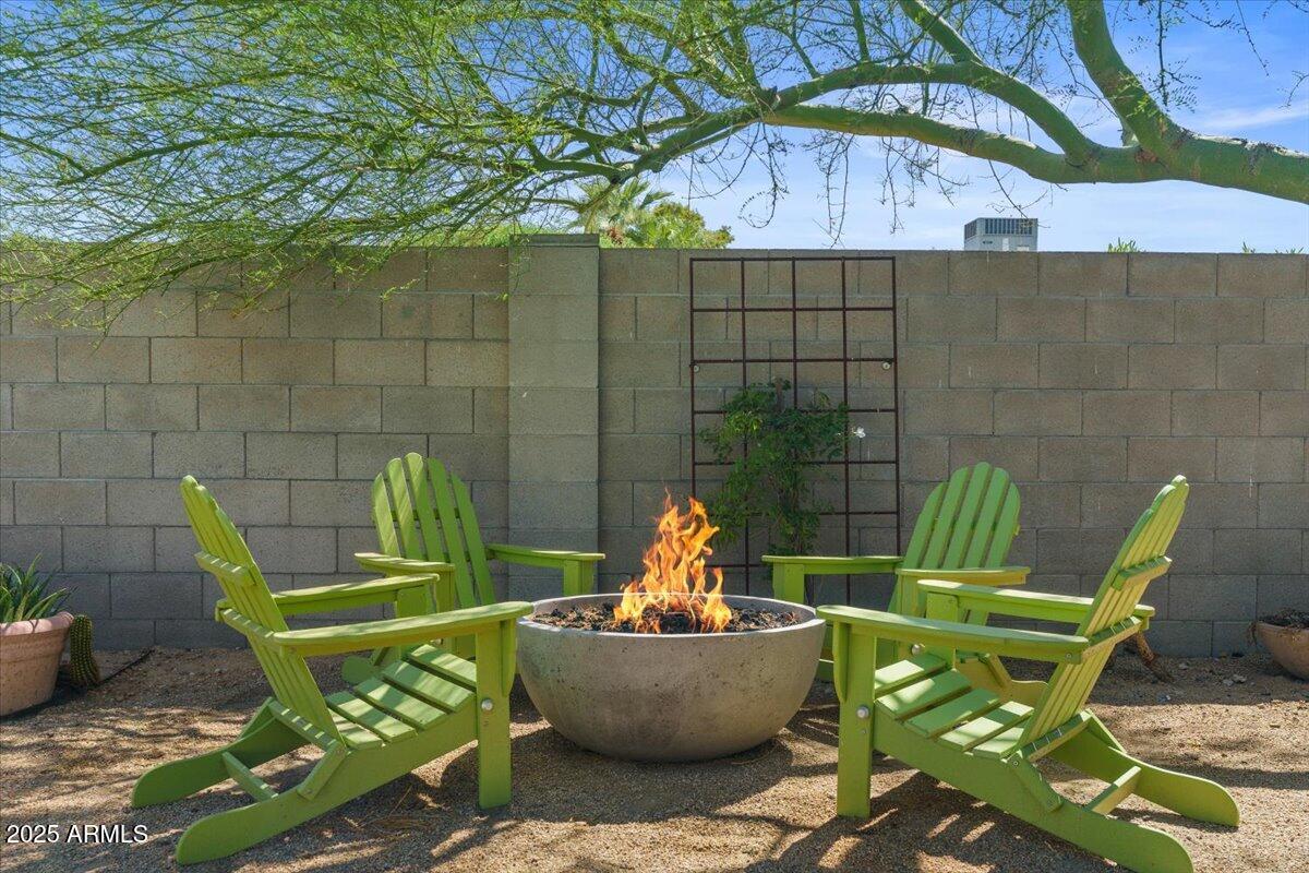 8337 E MINNEZONA Avenue