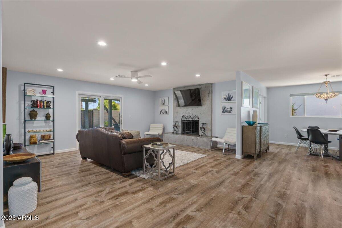 8337 E MINNEZONA Avenue