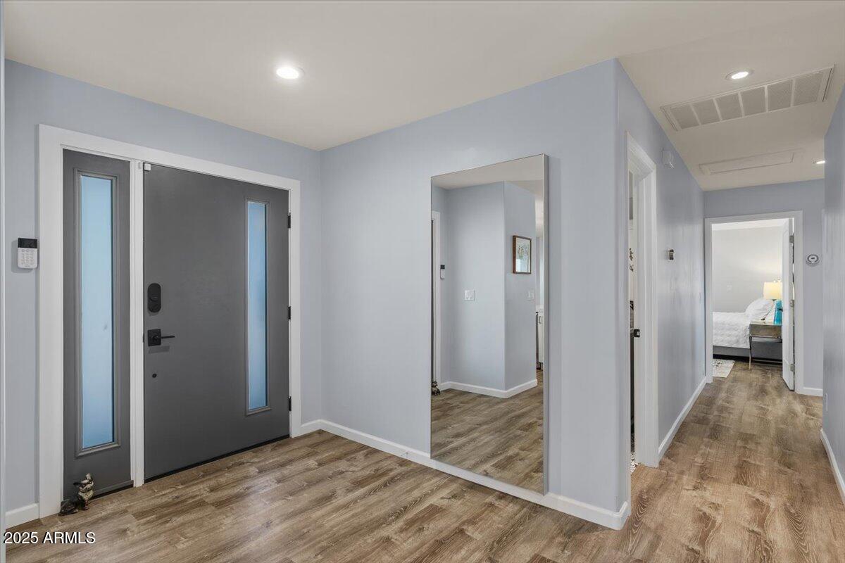 8337 E MINNEZONA Avenue