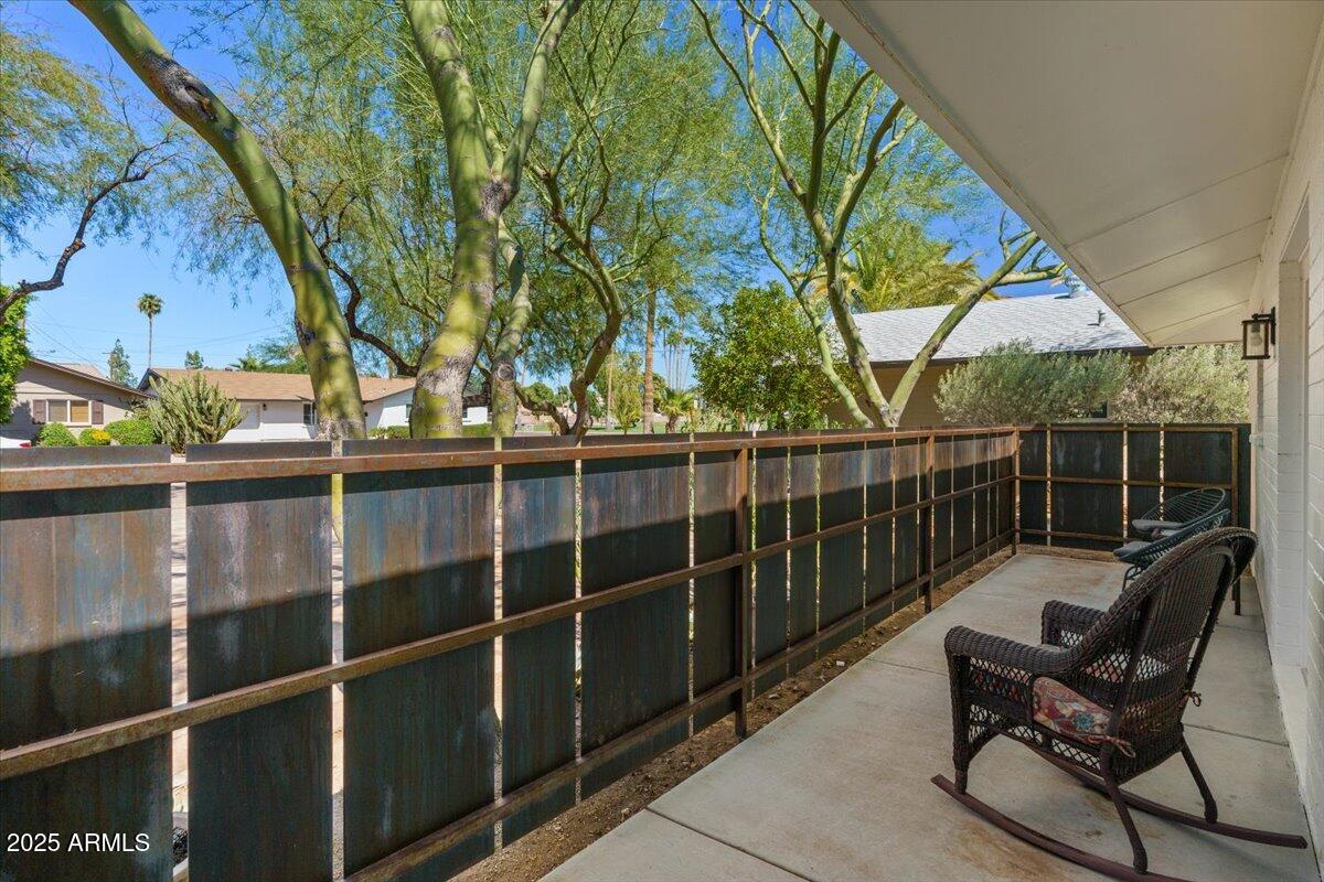 8337 E MINNEZONA Avenue