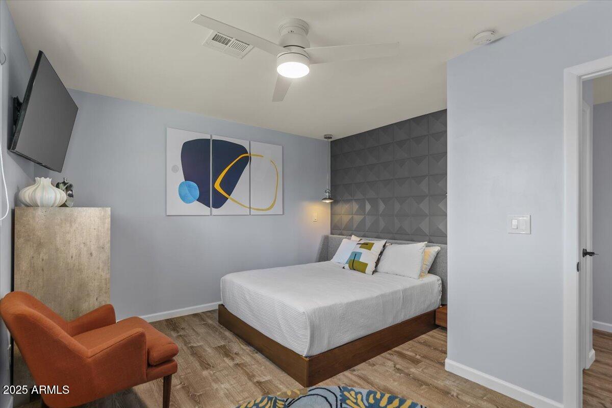 8337 E MINNEZONA Avenue