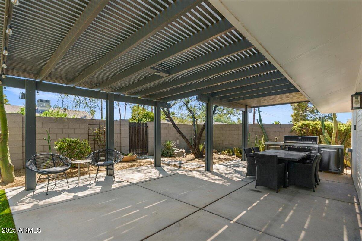 8337 E MINNEZONA Avenue