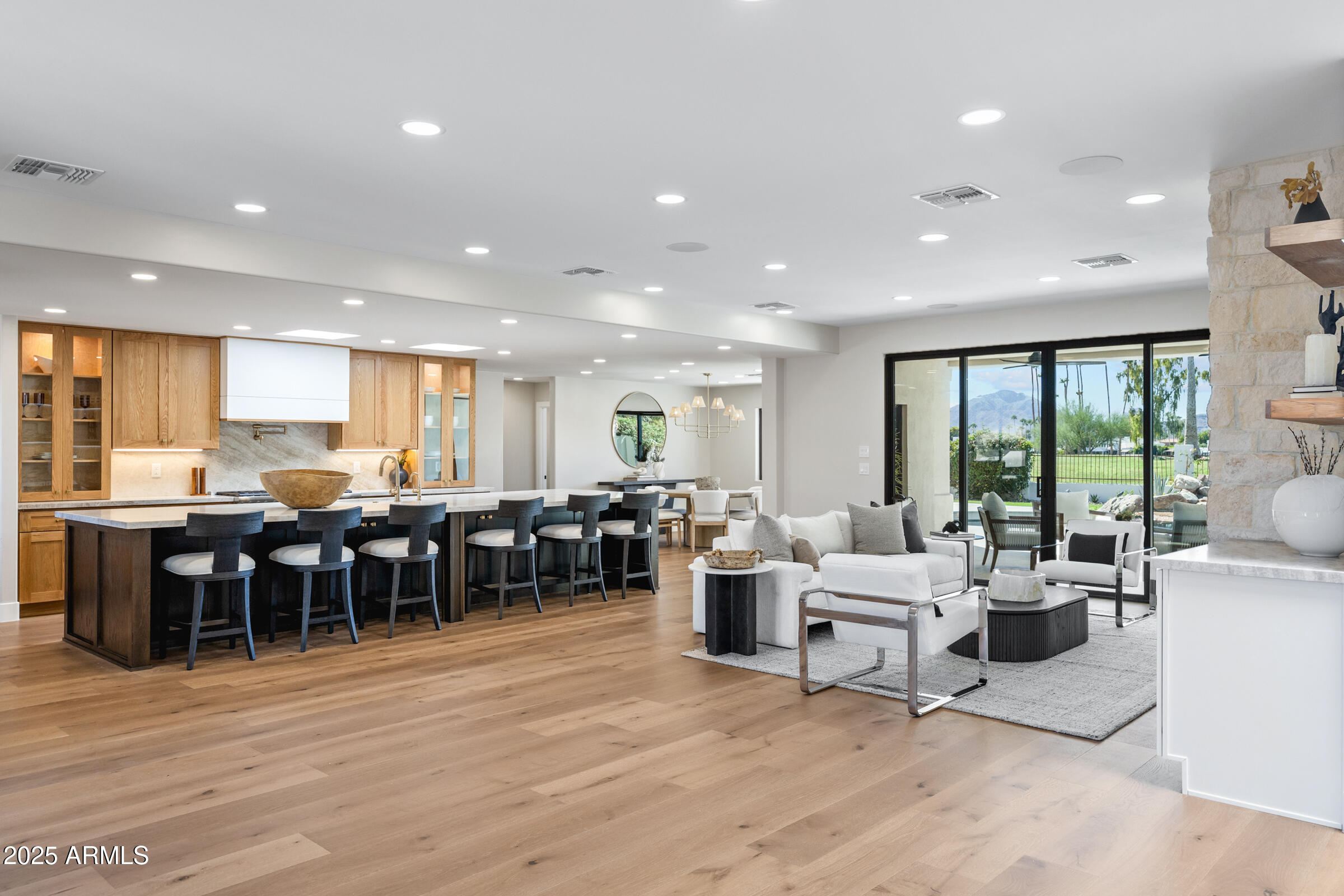 8436 N VIA LINDA