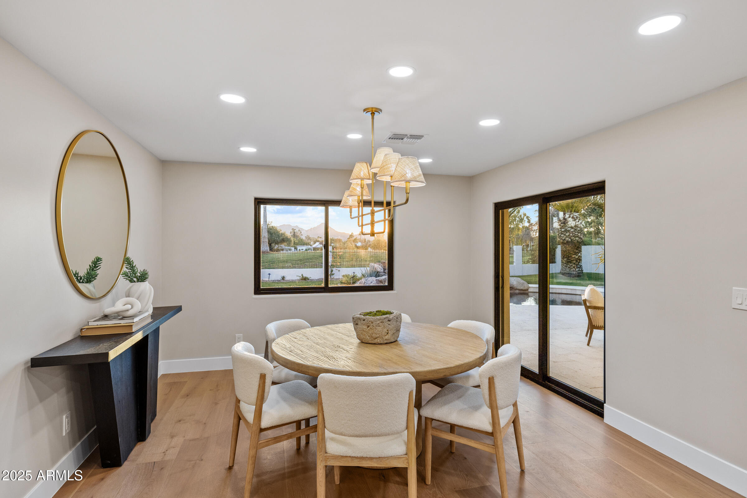 8436 N VIA LINDA