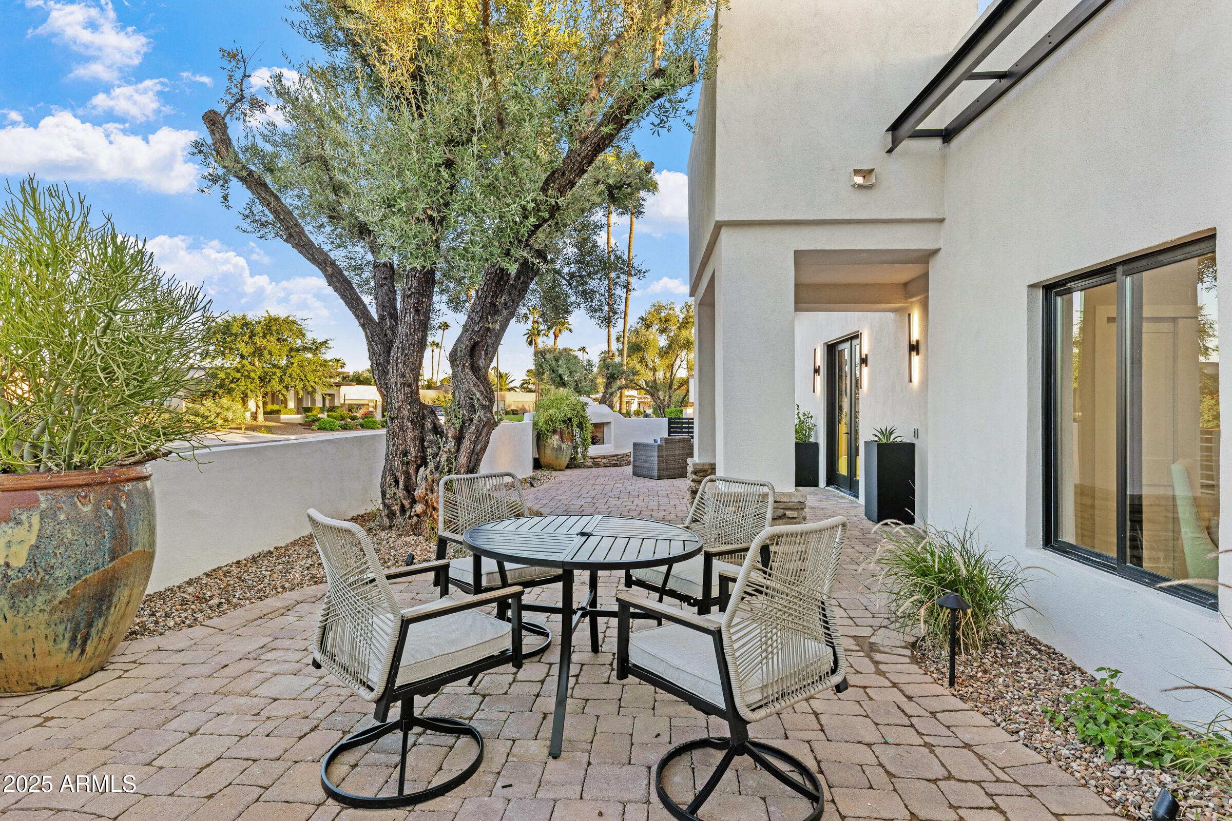 8436 N VIA LINDA