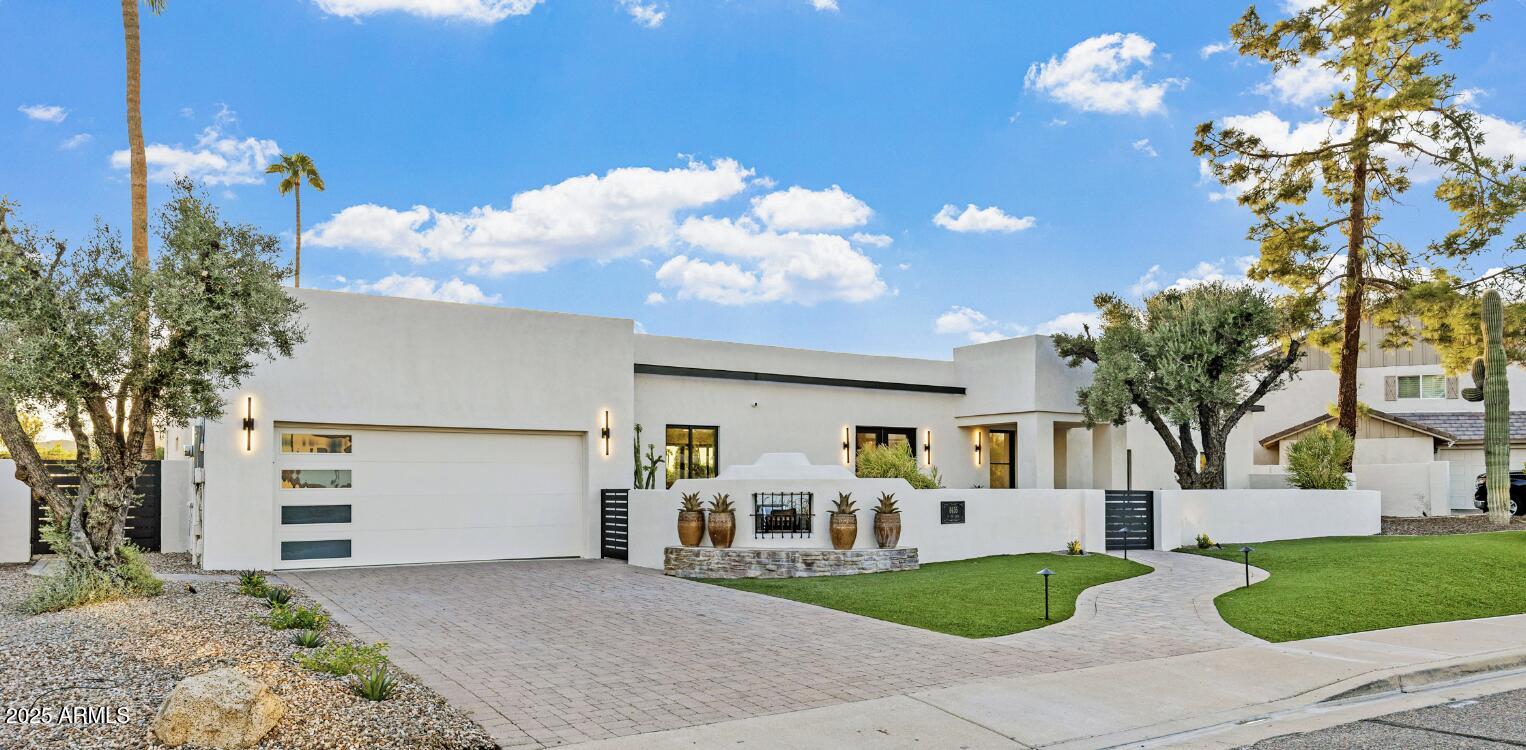8436 N VIA LINDA