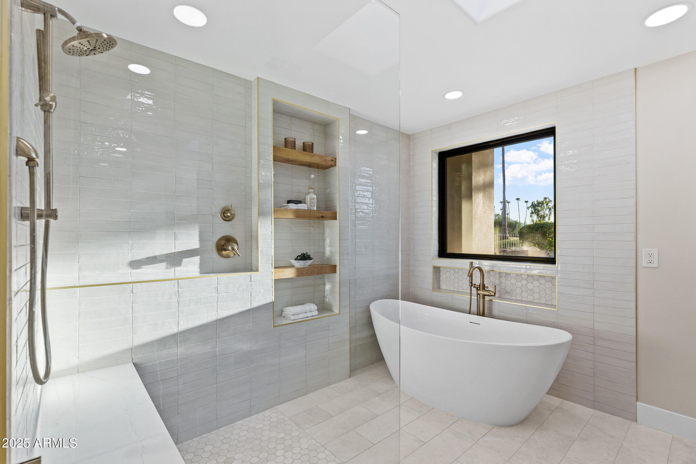 8436 N VIA LINDA
