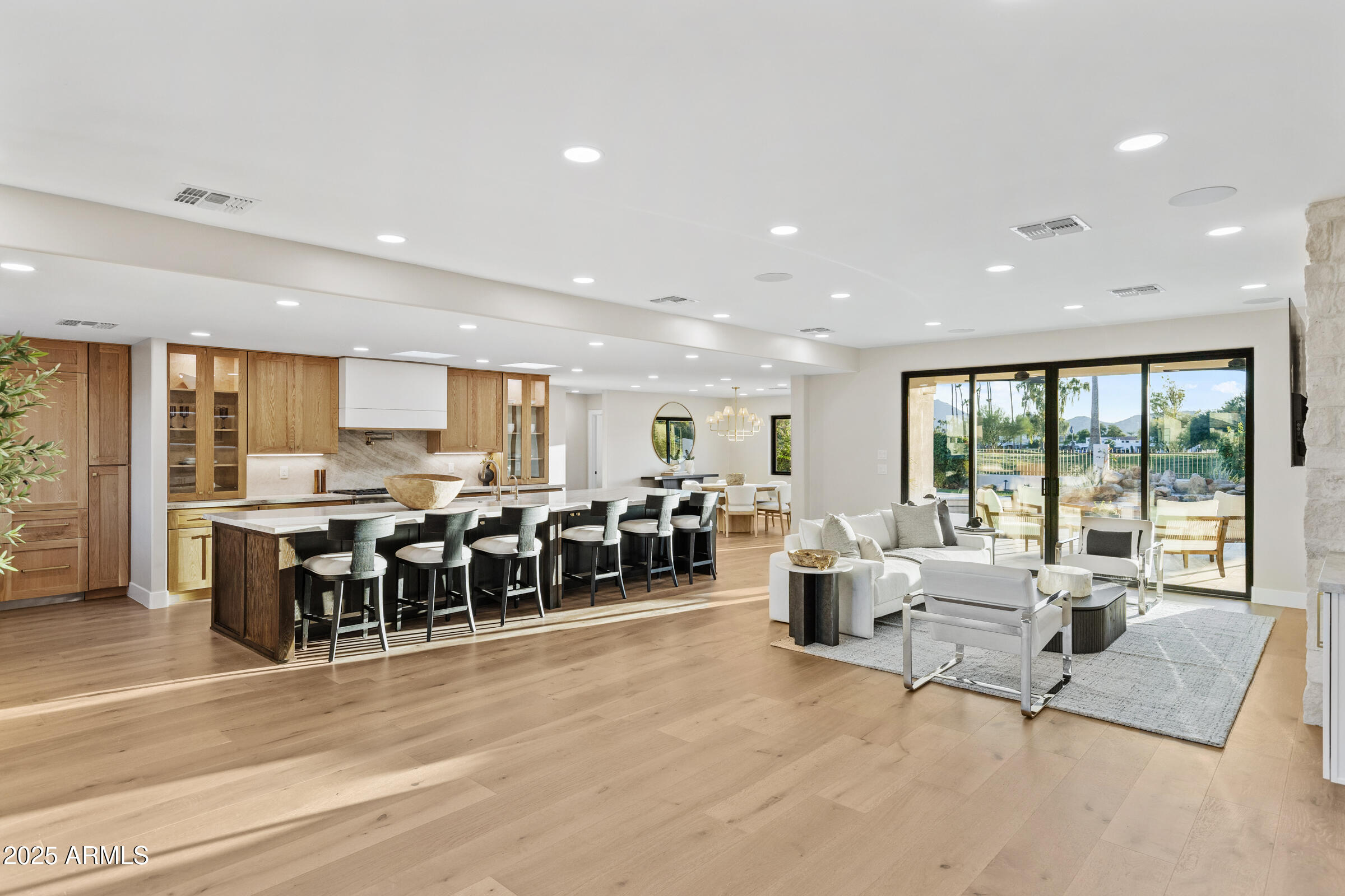 8436 N VIA LINDA