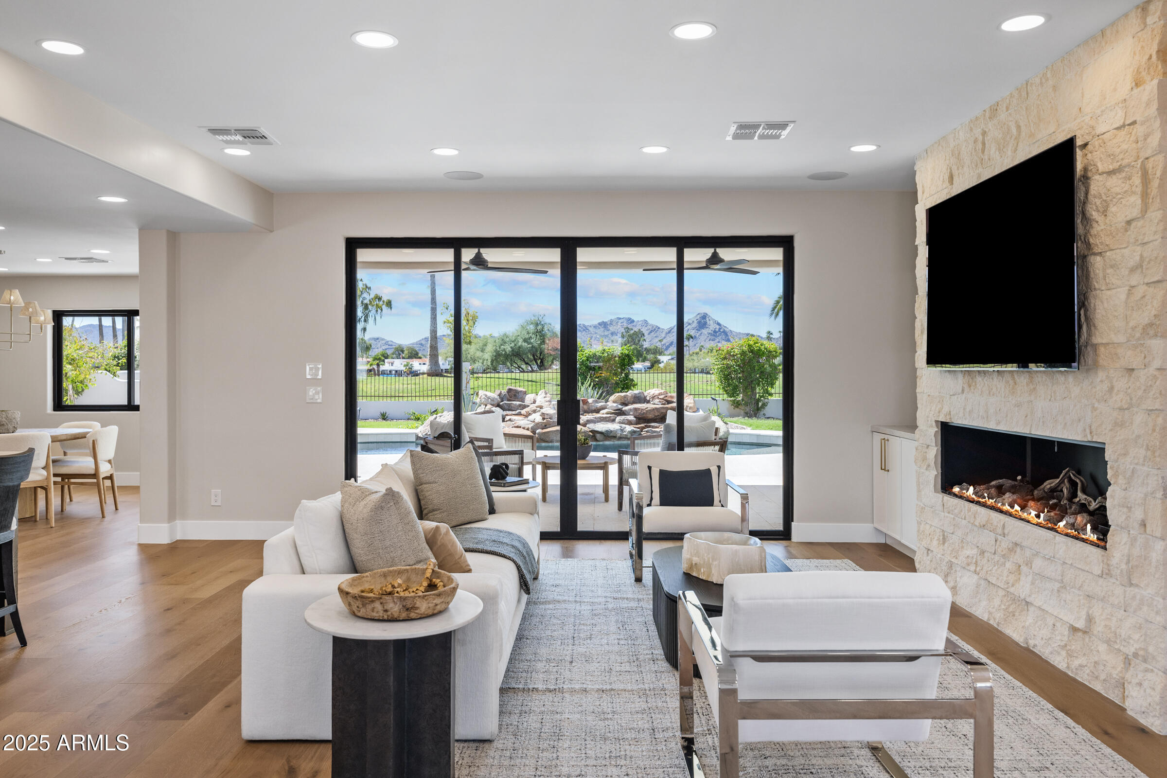 8436 N VIA LINDA