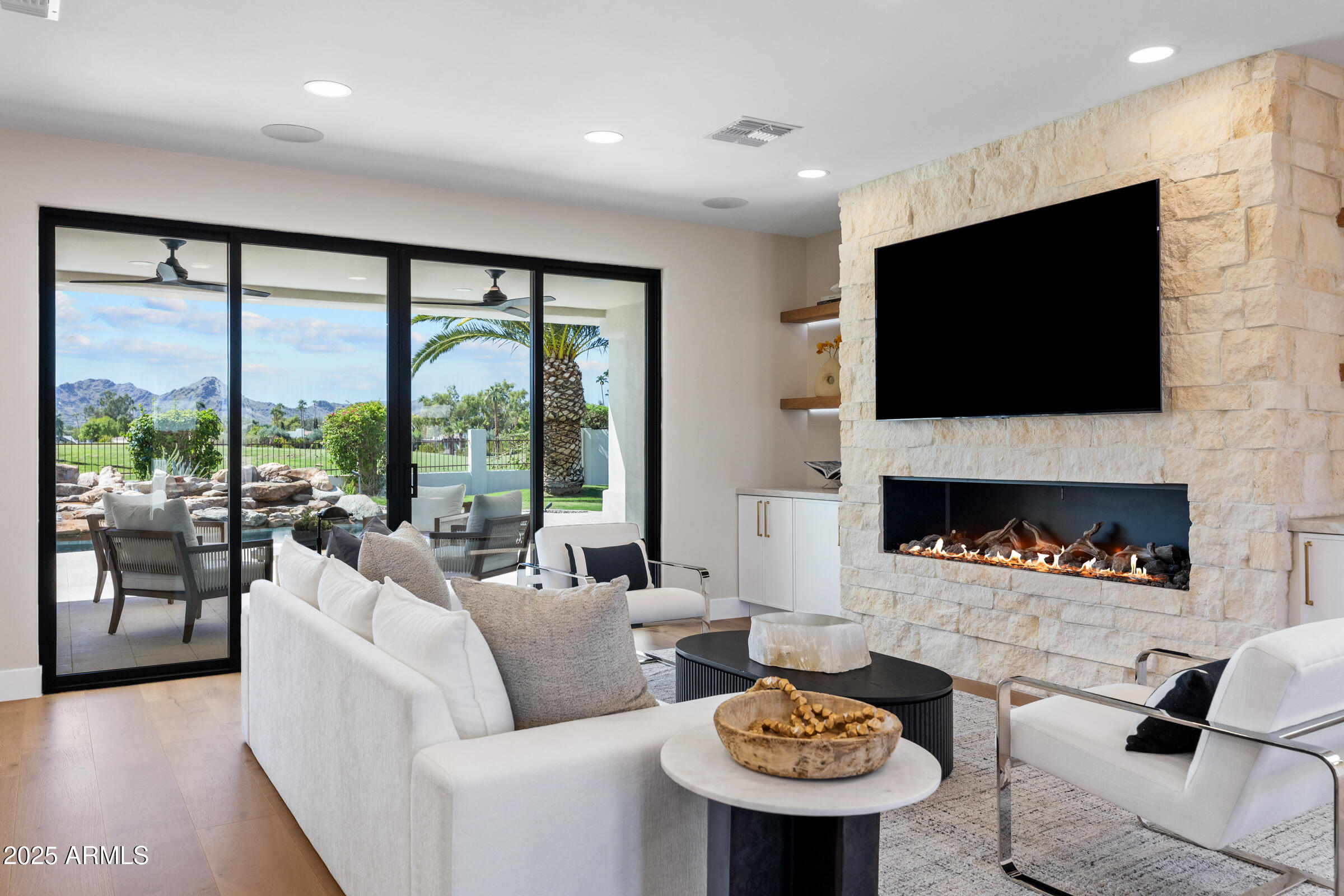 8436 N VIA LINDA