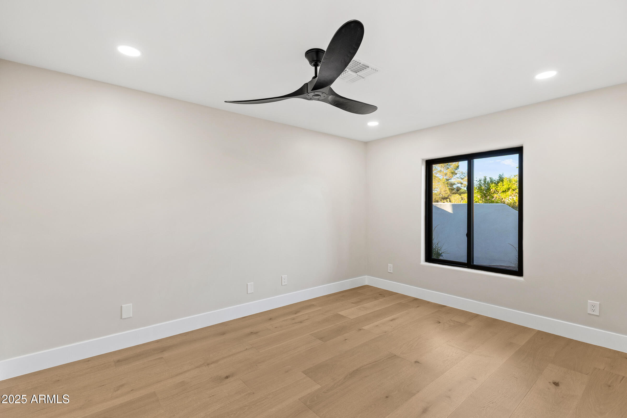 8436 N VIA LINDA