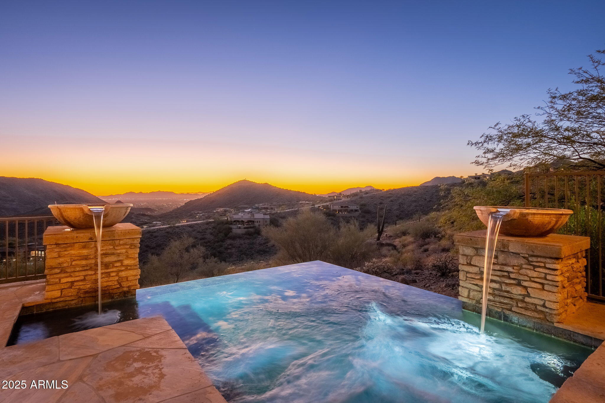 10826 N SKYLINE Drive