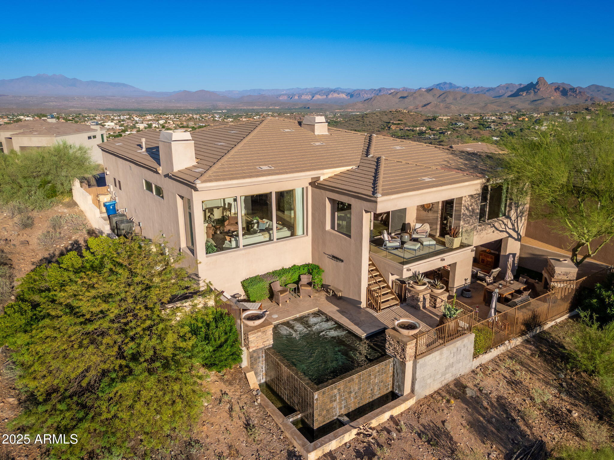 10826 N SKYLINE Drive