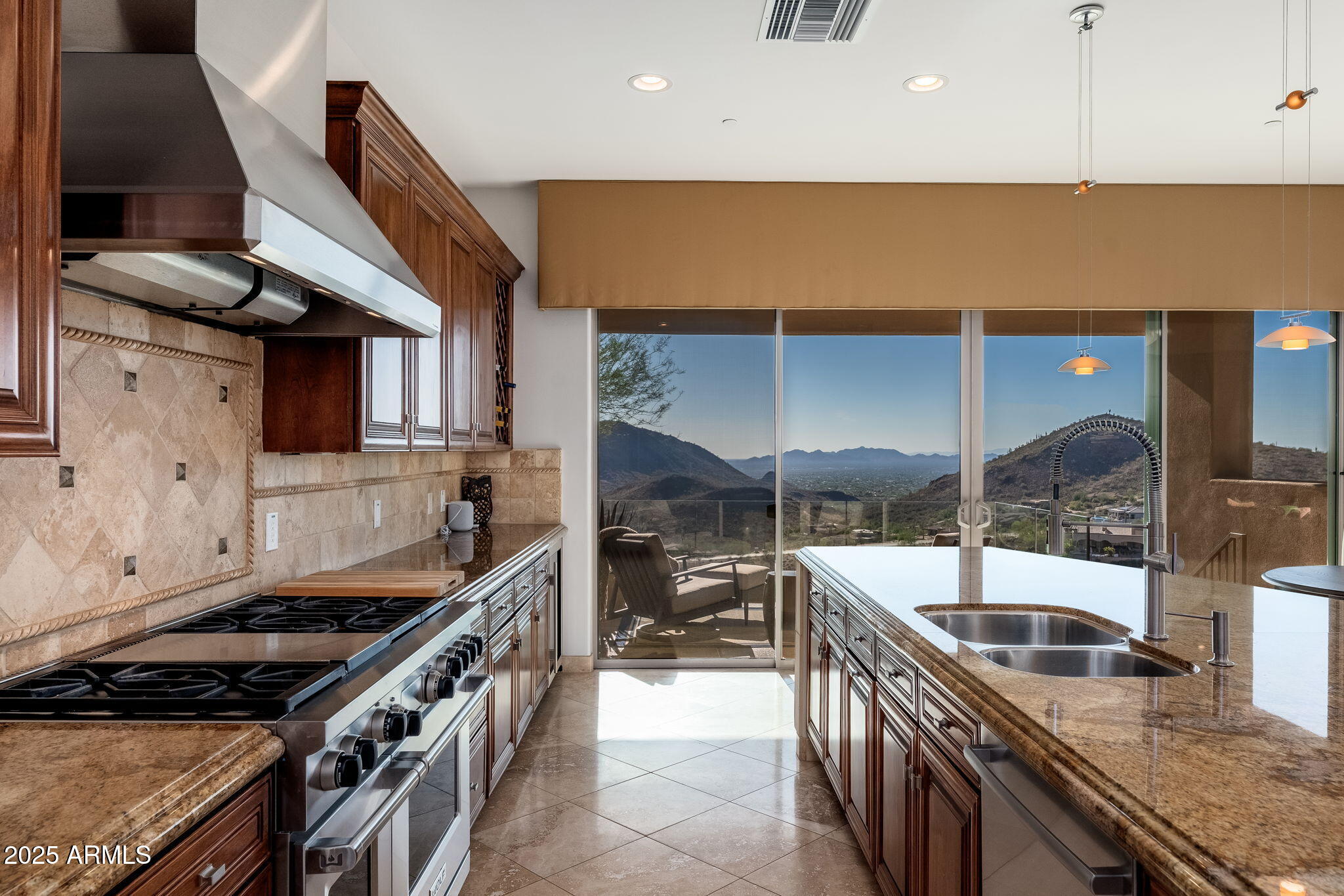 10826 N SKYLINE Drive