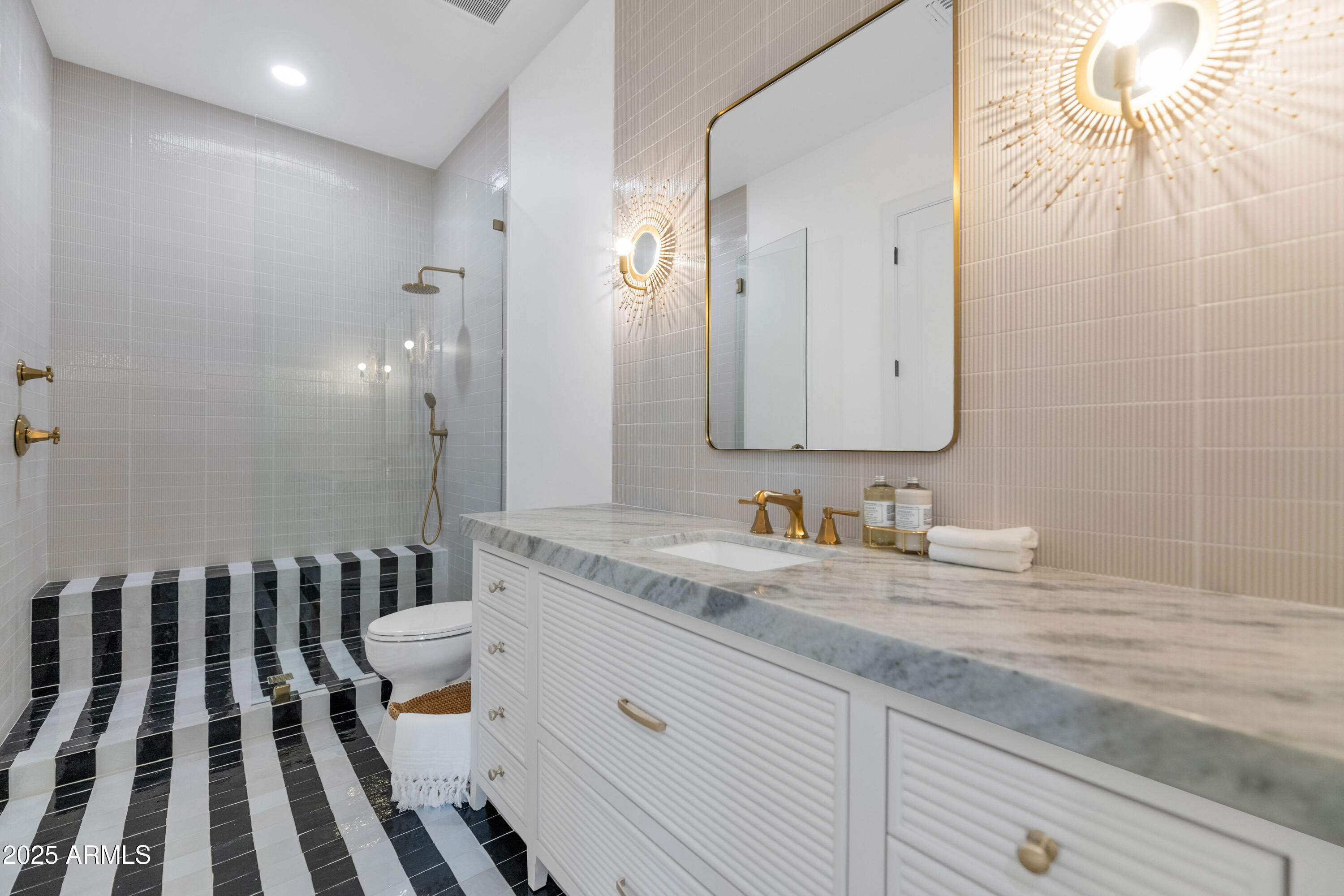 4244 N 45TH Place