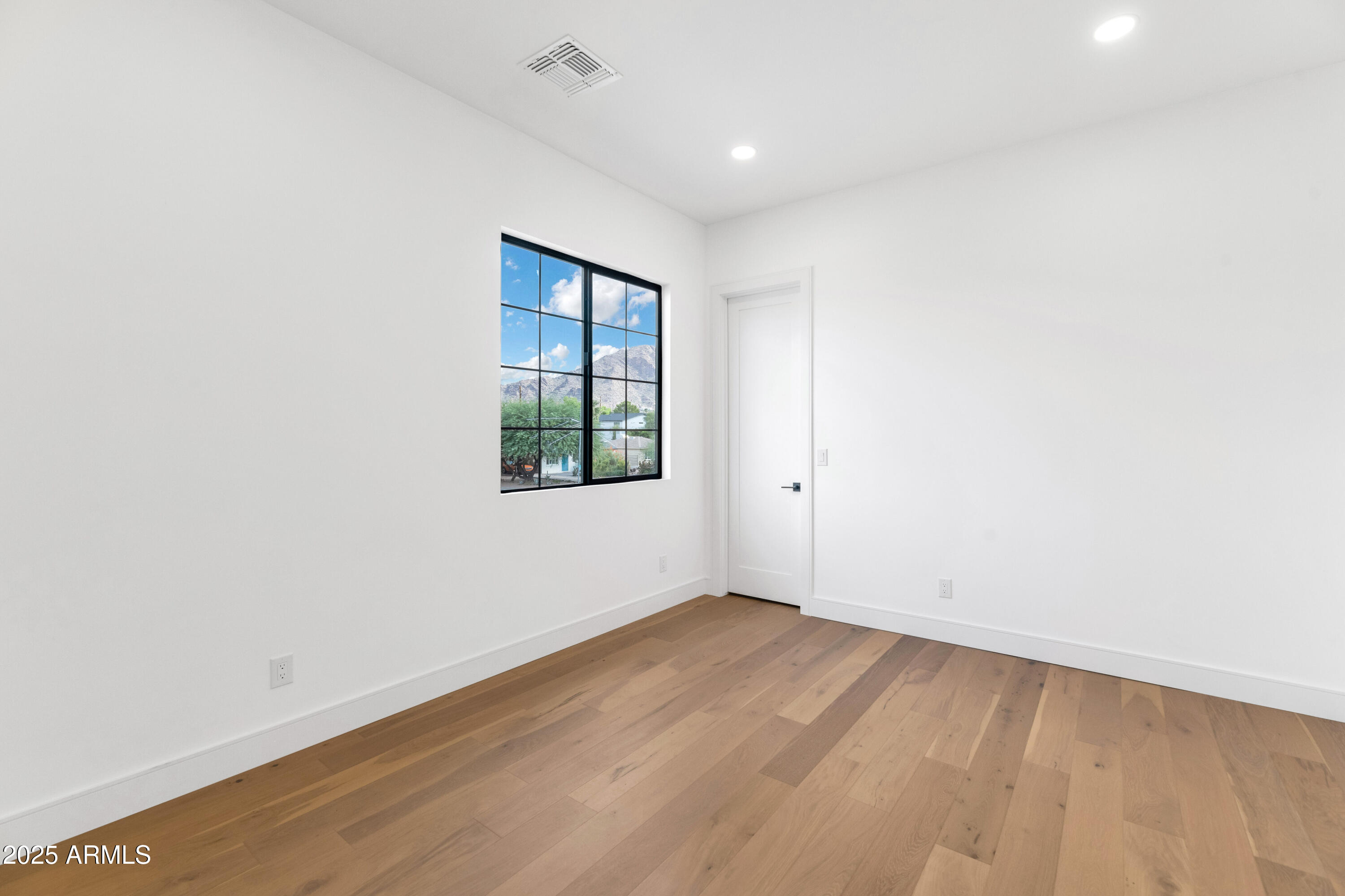 4244 N 45TH Place