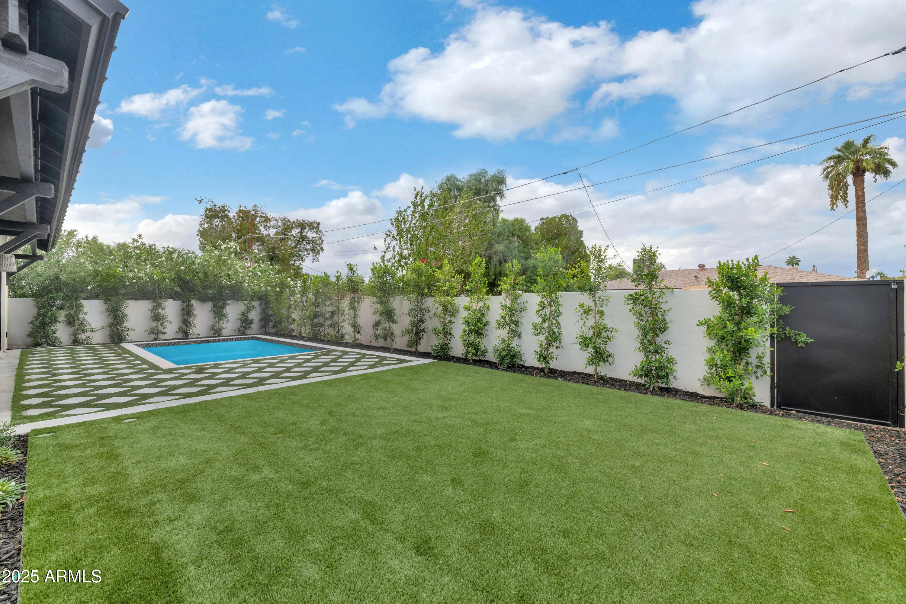 4244 N 45TH Place