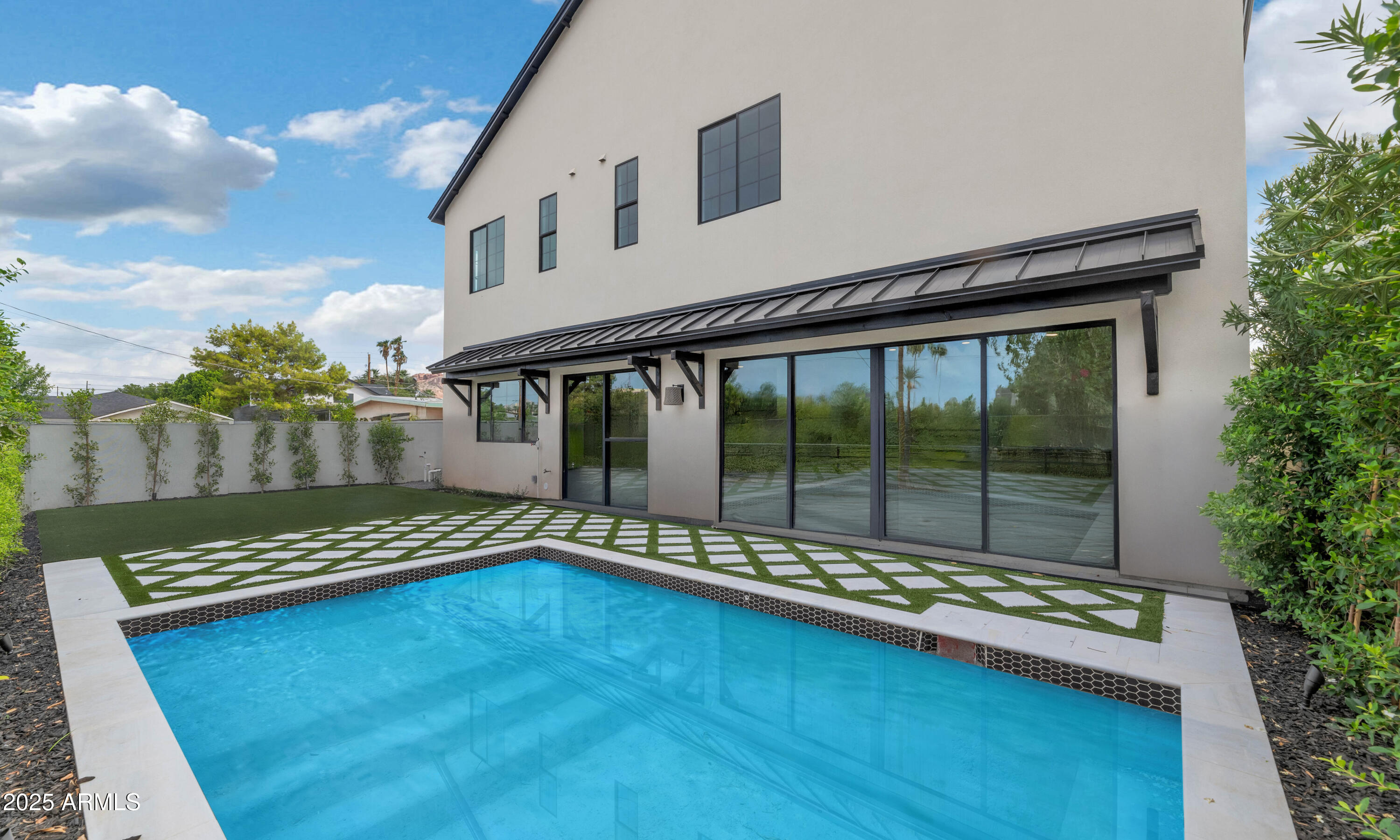 4244 N 45TH Place