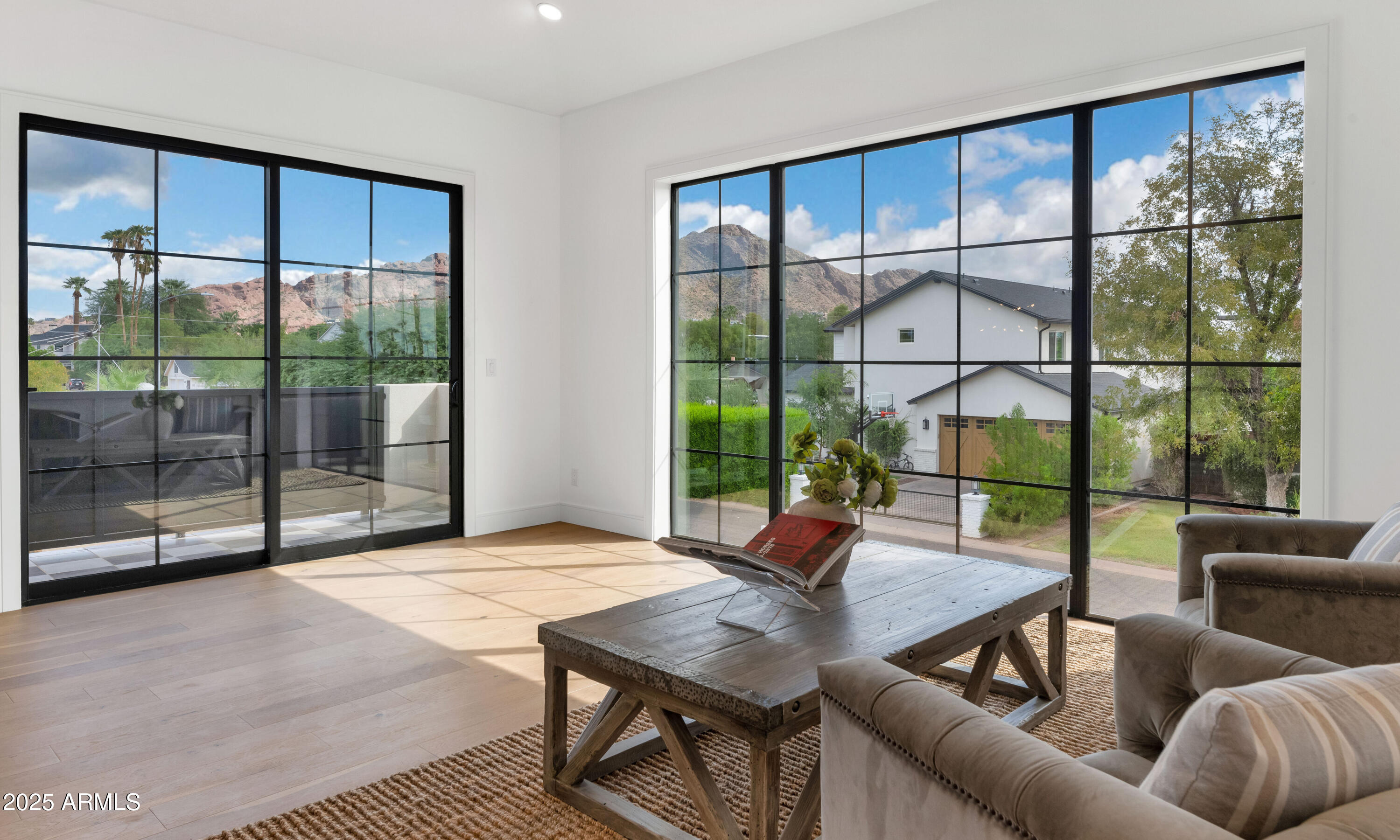 4244 N 45TH Place