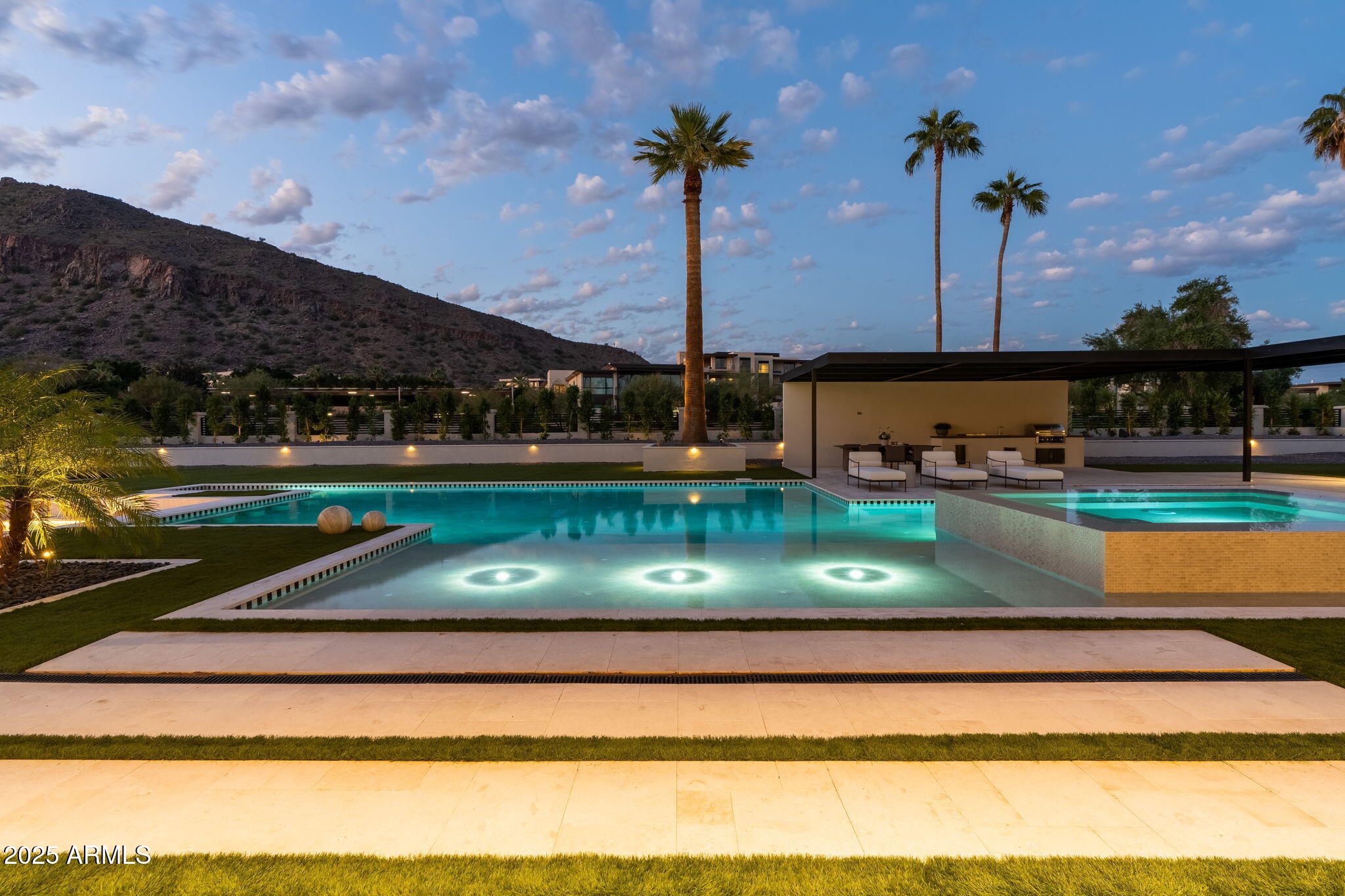 6230 E HILLCREST Boulevard