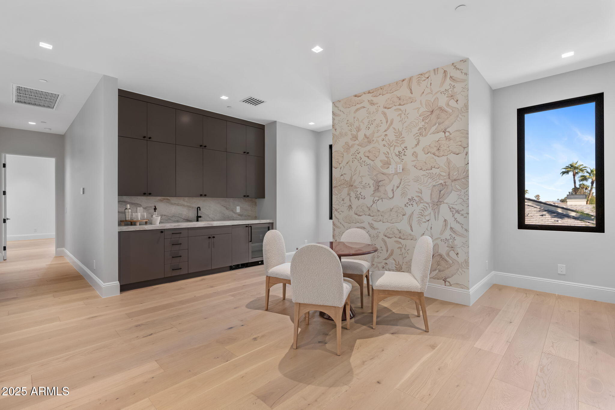 6230 E HILLCREST Boulevard