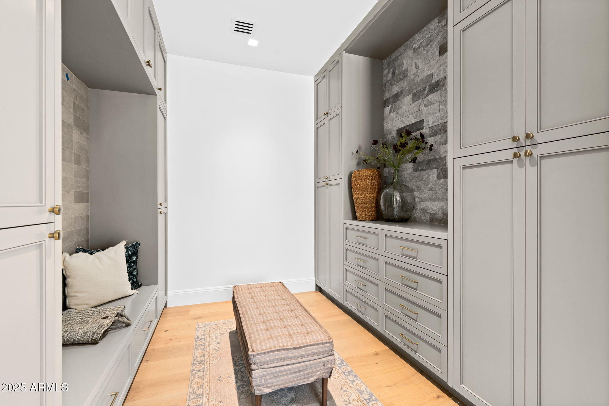 6230 E HILLCREST Boulevard