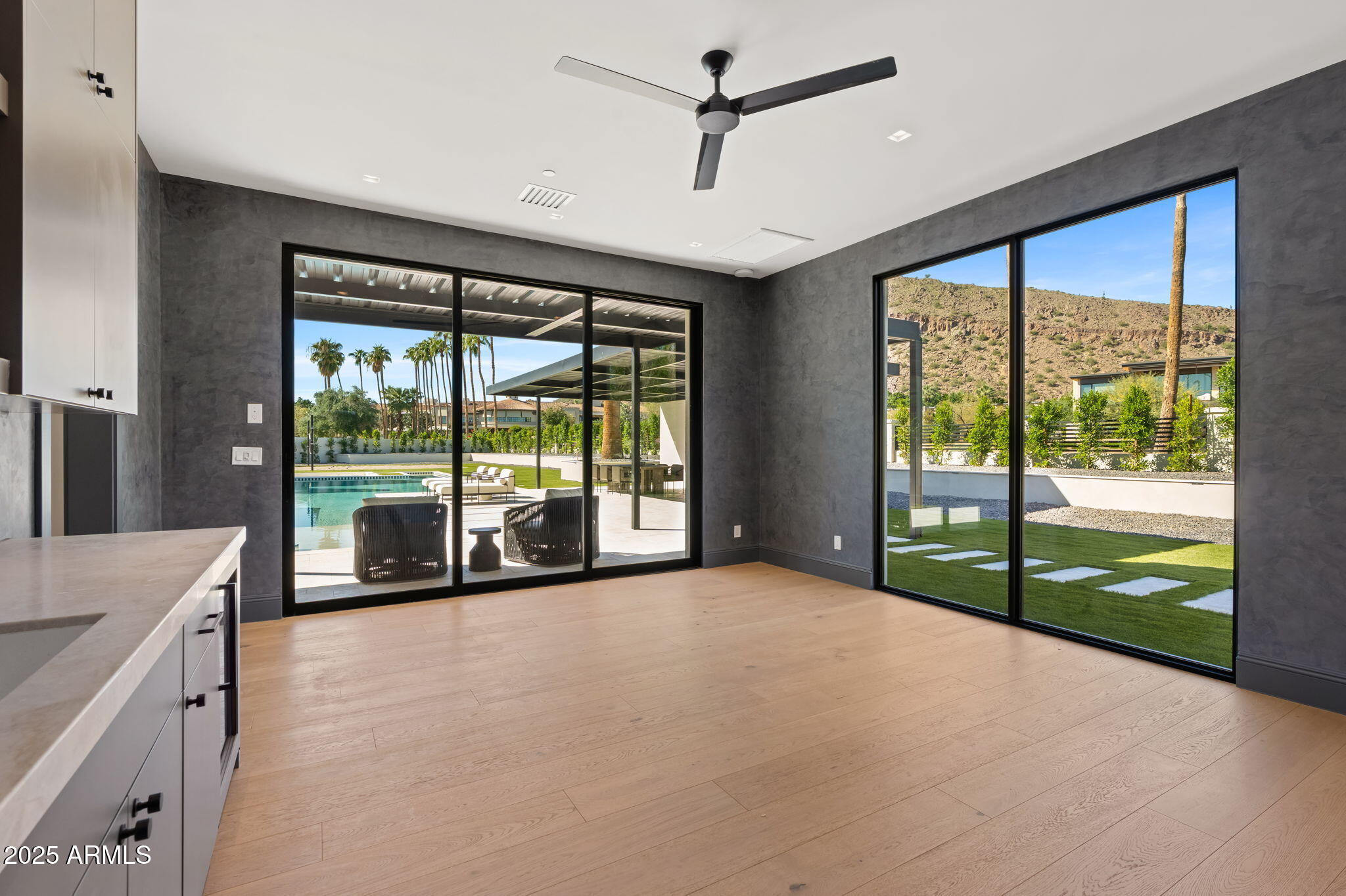 6230 E HILLCREST Boulevard