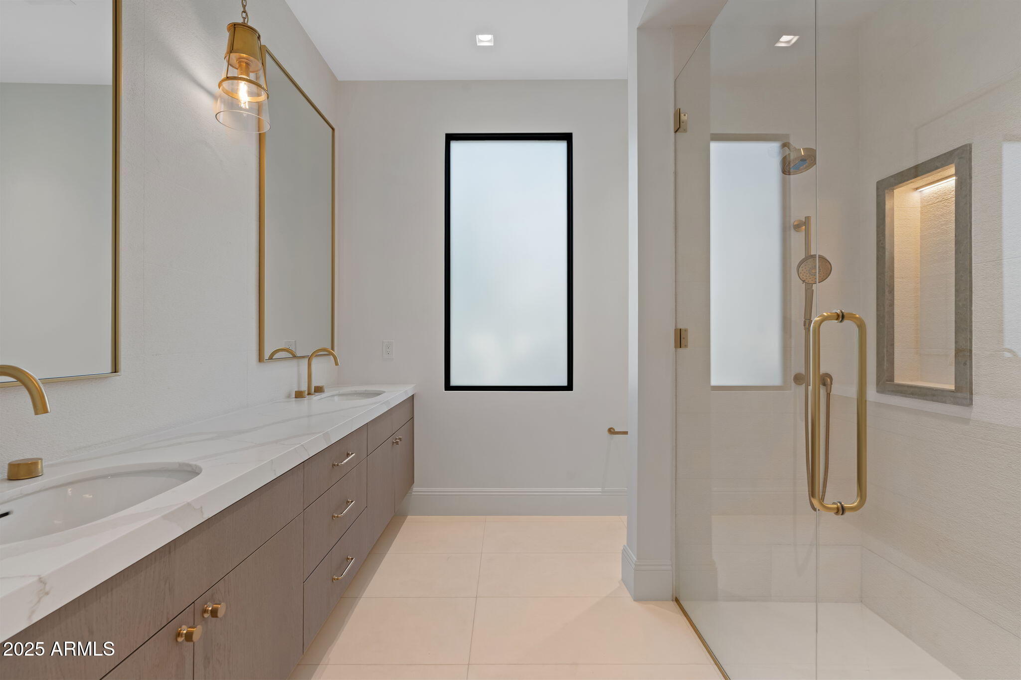 6230 E HILLCREST Boulevard