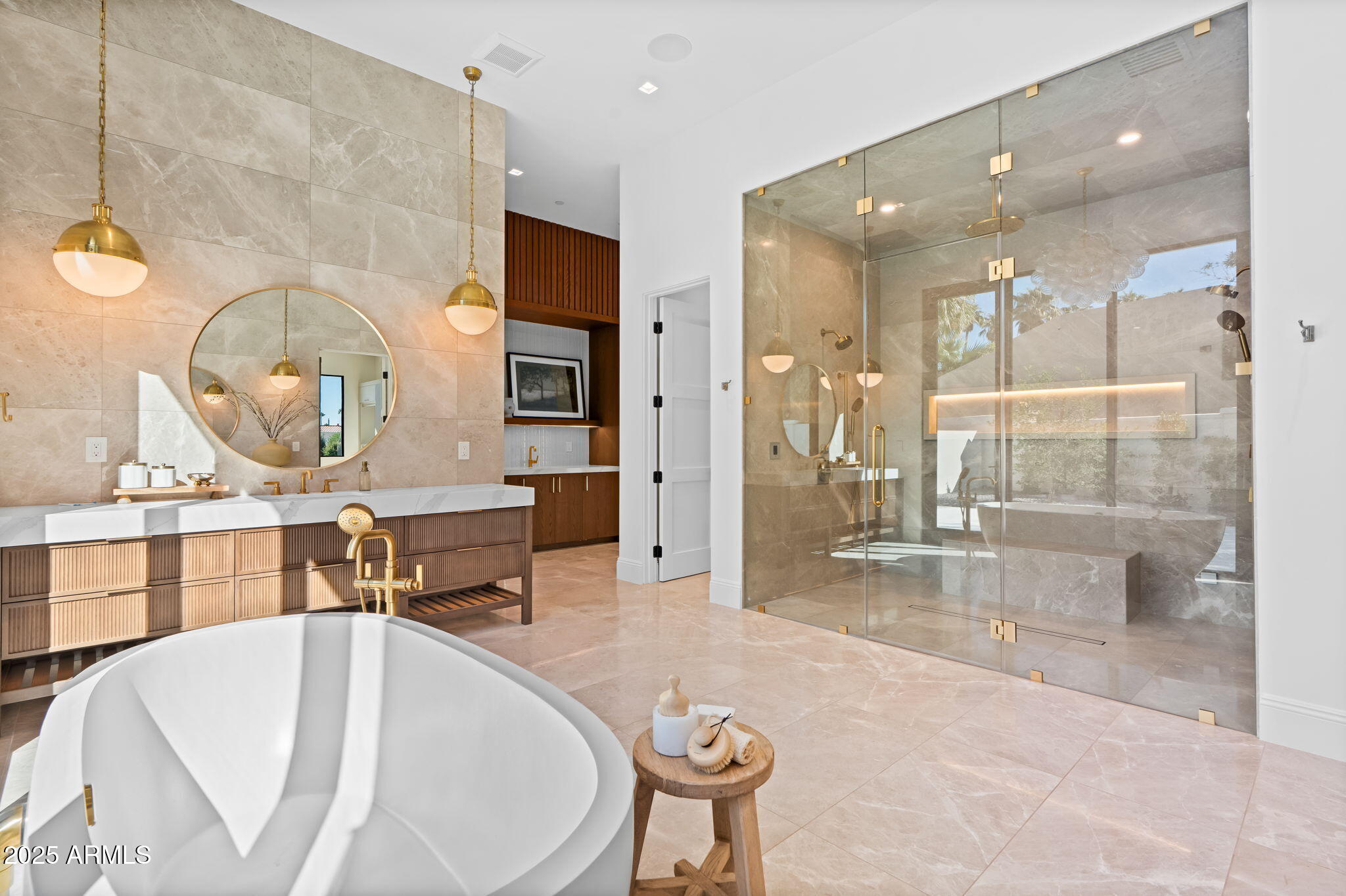 6230 E HILLCREST Boulevard