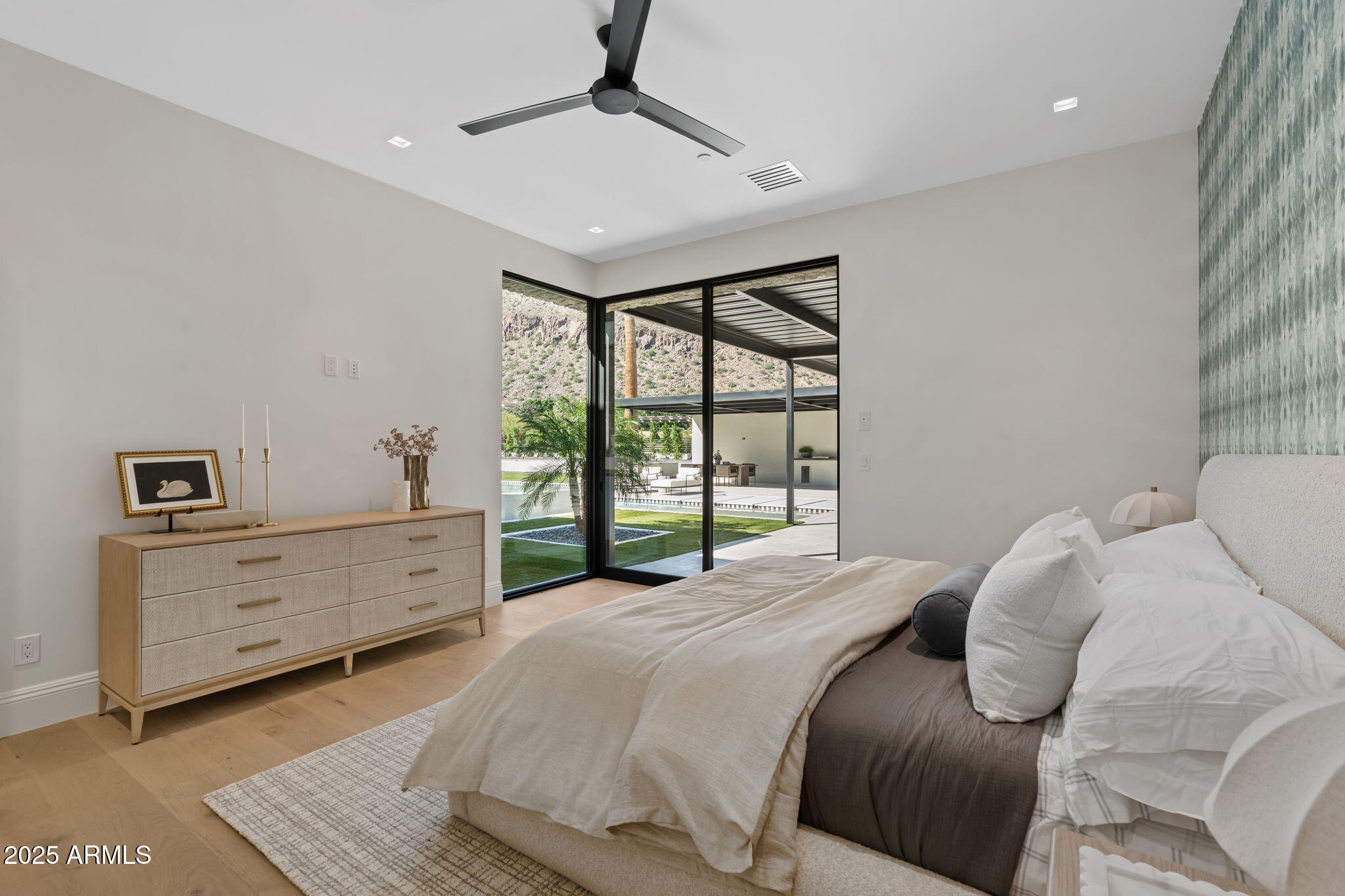 6230 E HILLCREST Boulevard