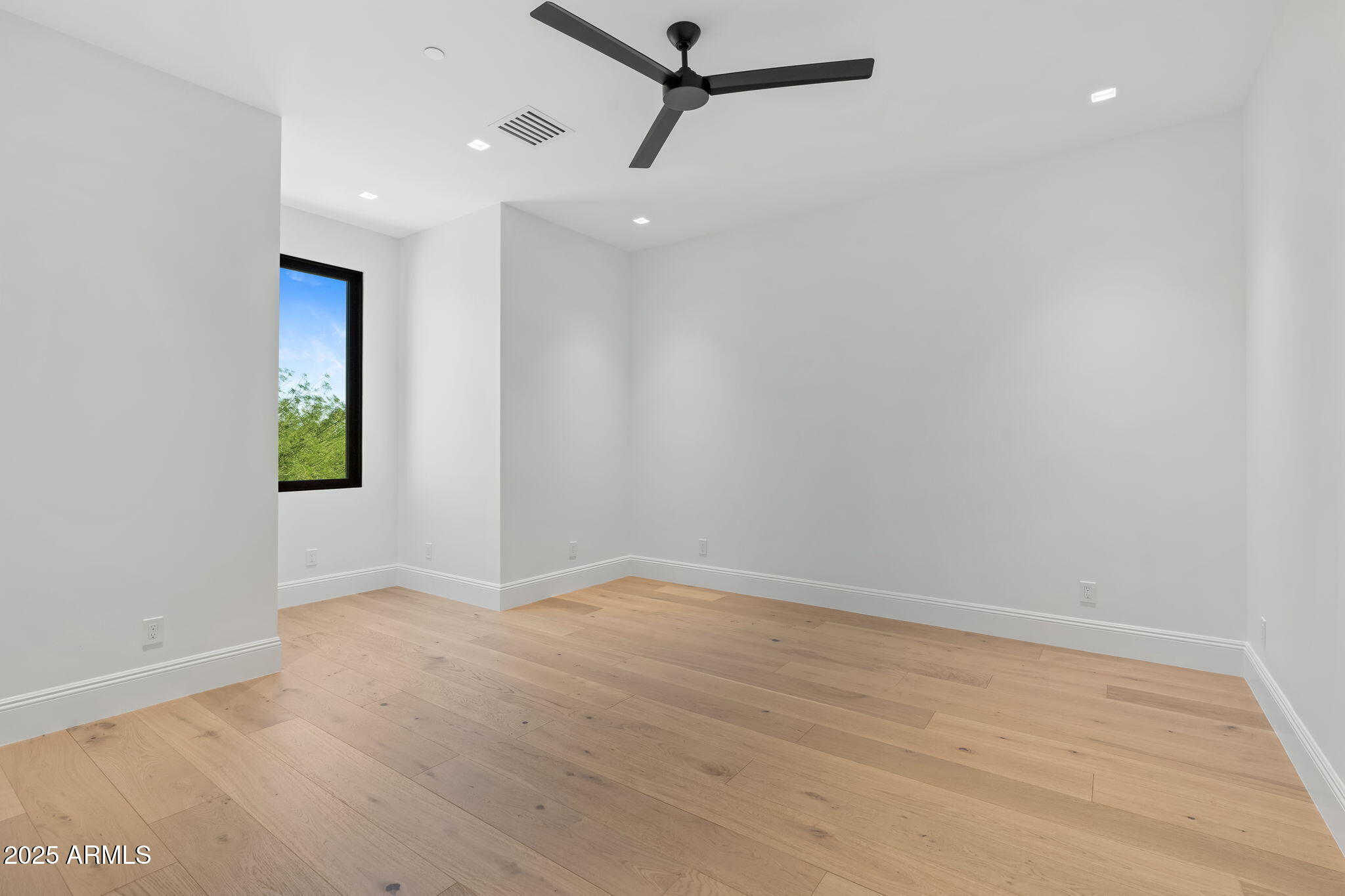 6230 E HILLCREST Boulevard