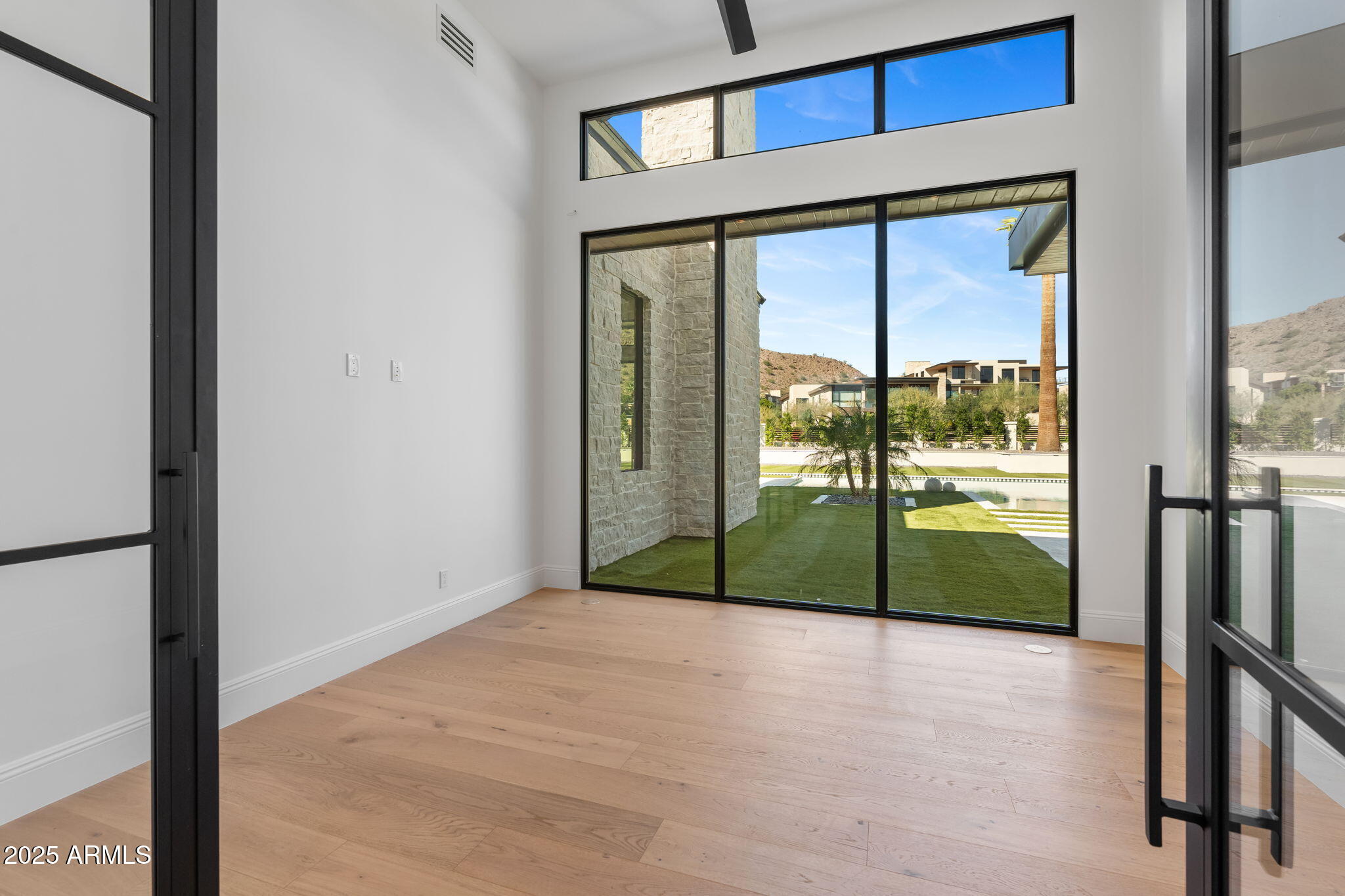 6230 E HILLCREST Boulevard