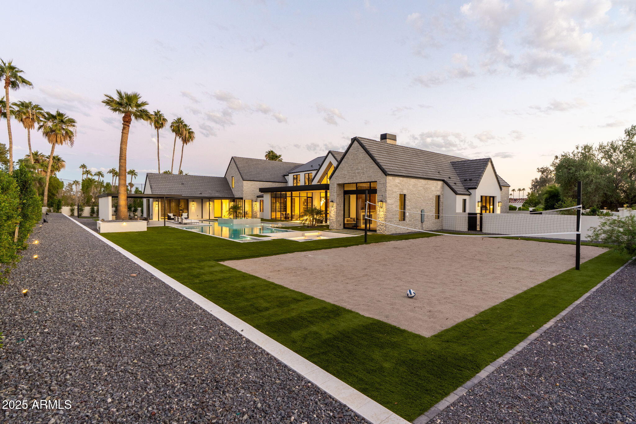 6230 E HILLCREST Boulevard