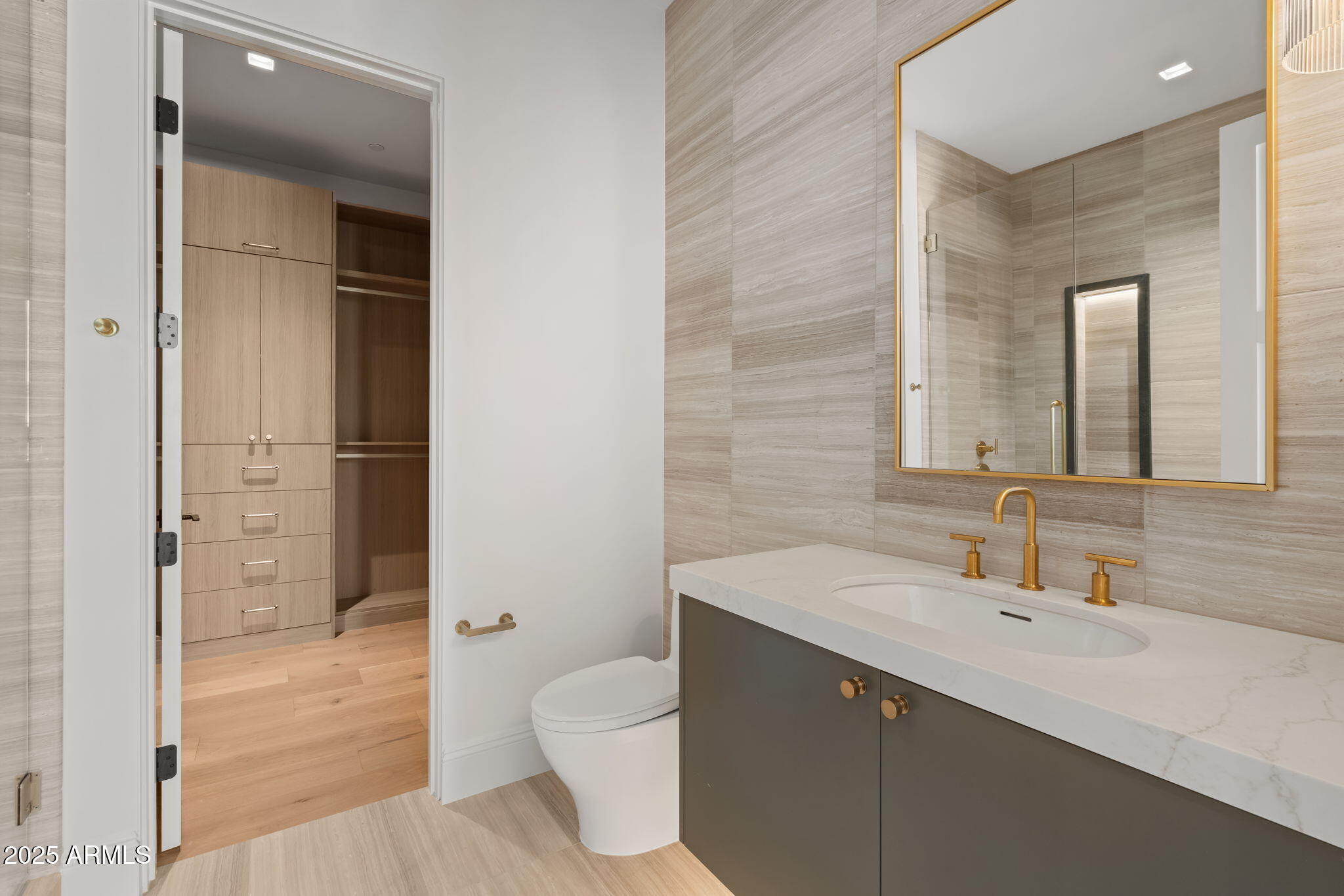 6230 E HILLCREST Boulevard