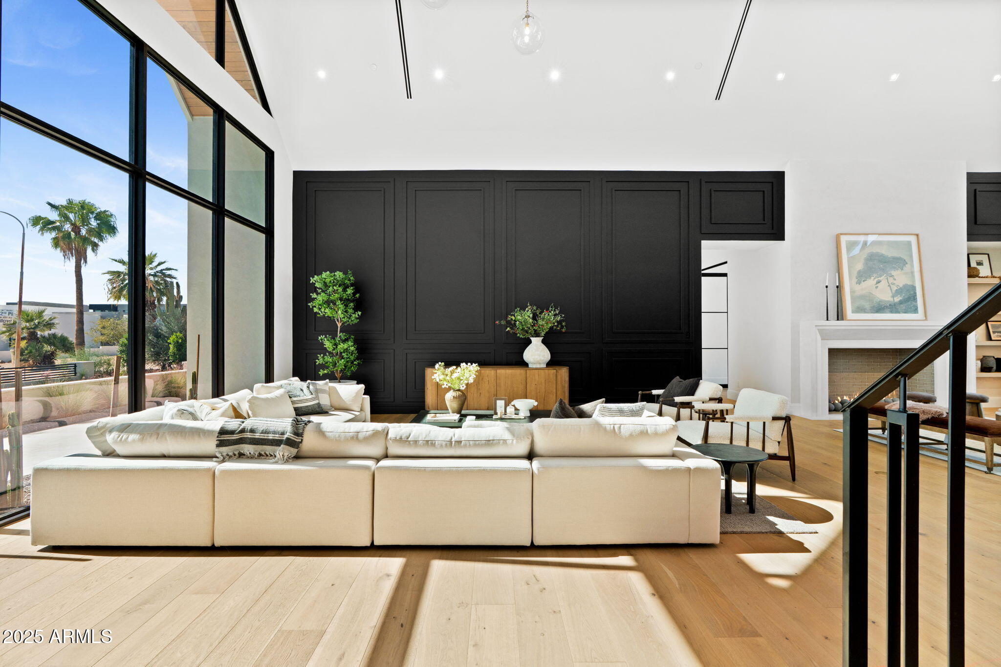 6230 E HILLCREST Boulevard