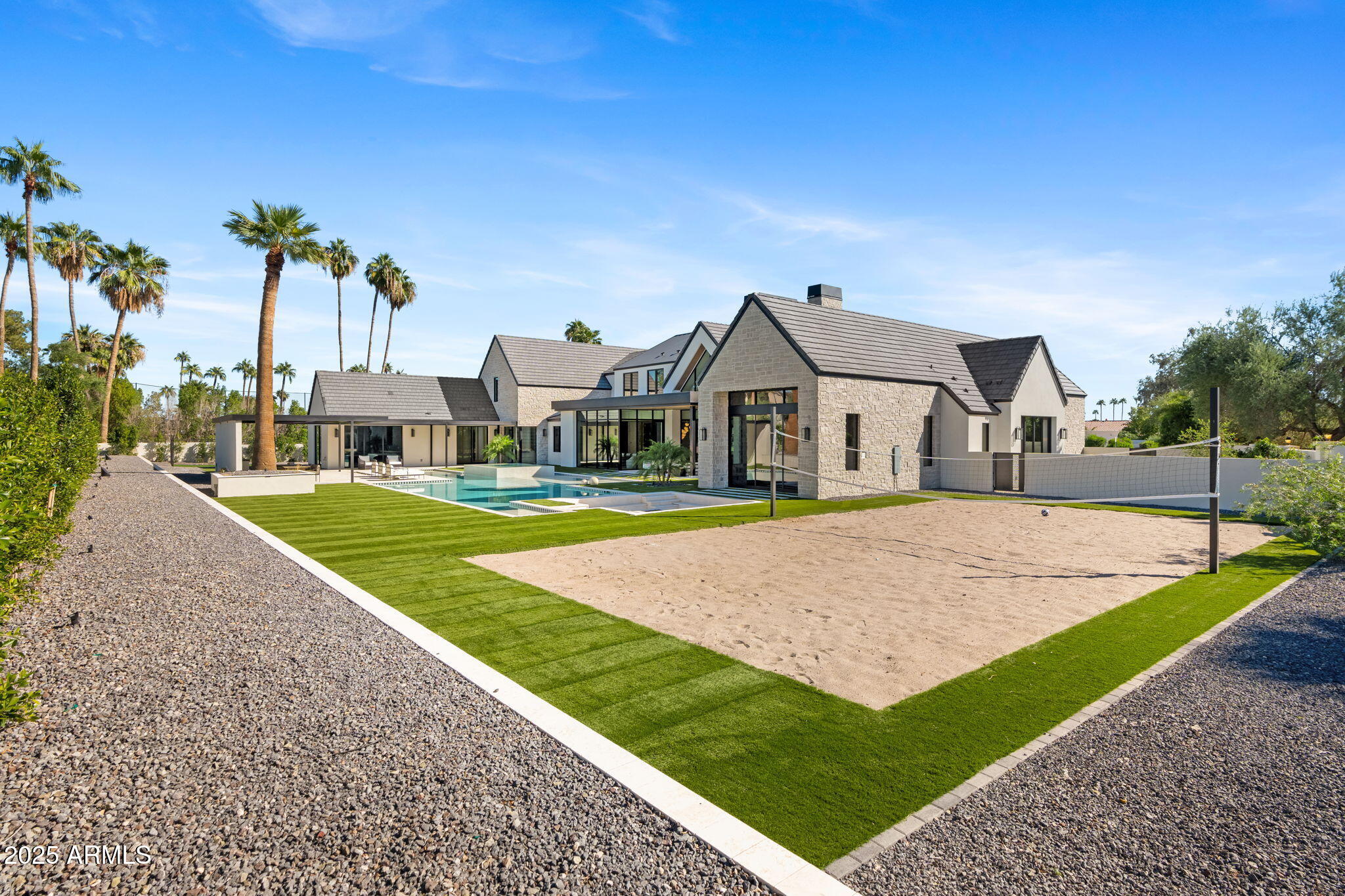 6230 E HILLCREST Boulevard