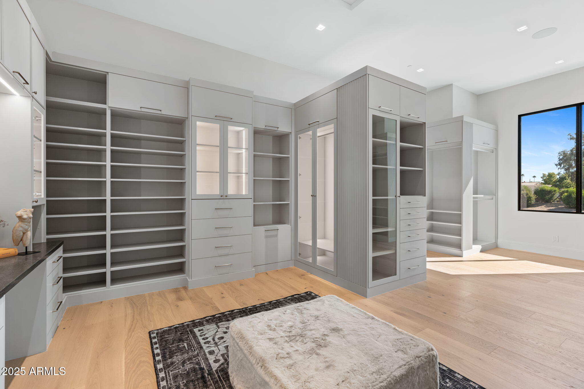 6230 E HILLCREST Boulevard