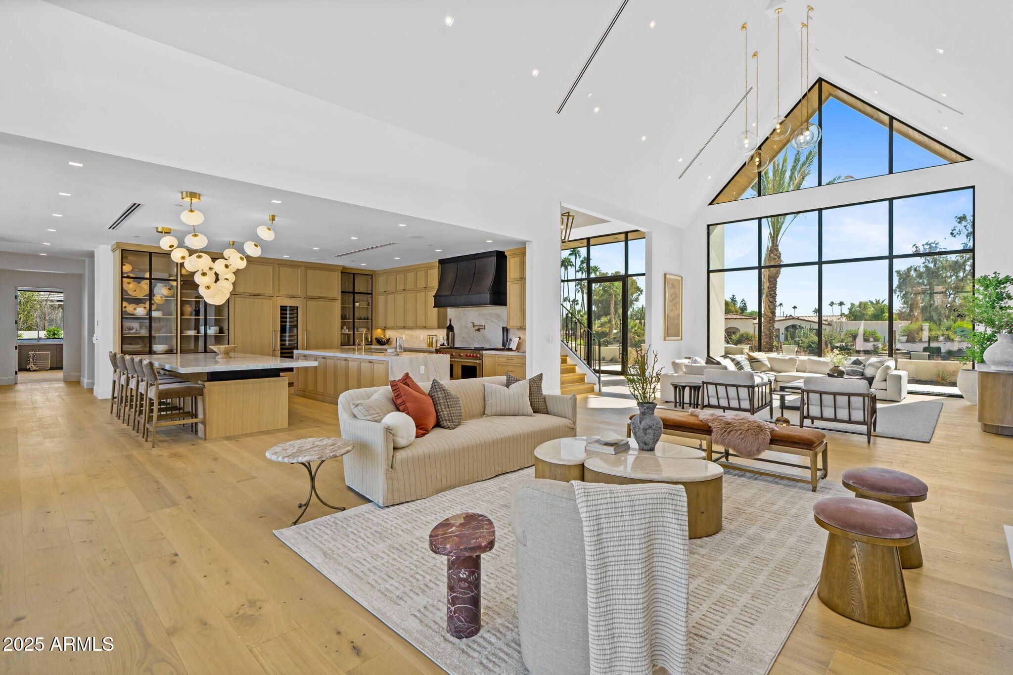 6230 E HILLCREST Boulevard