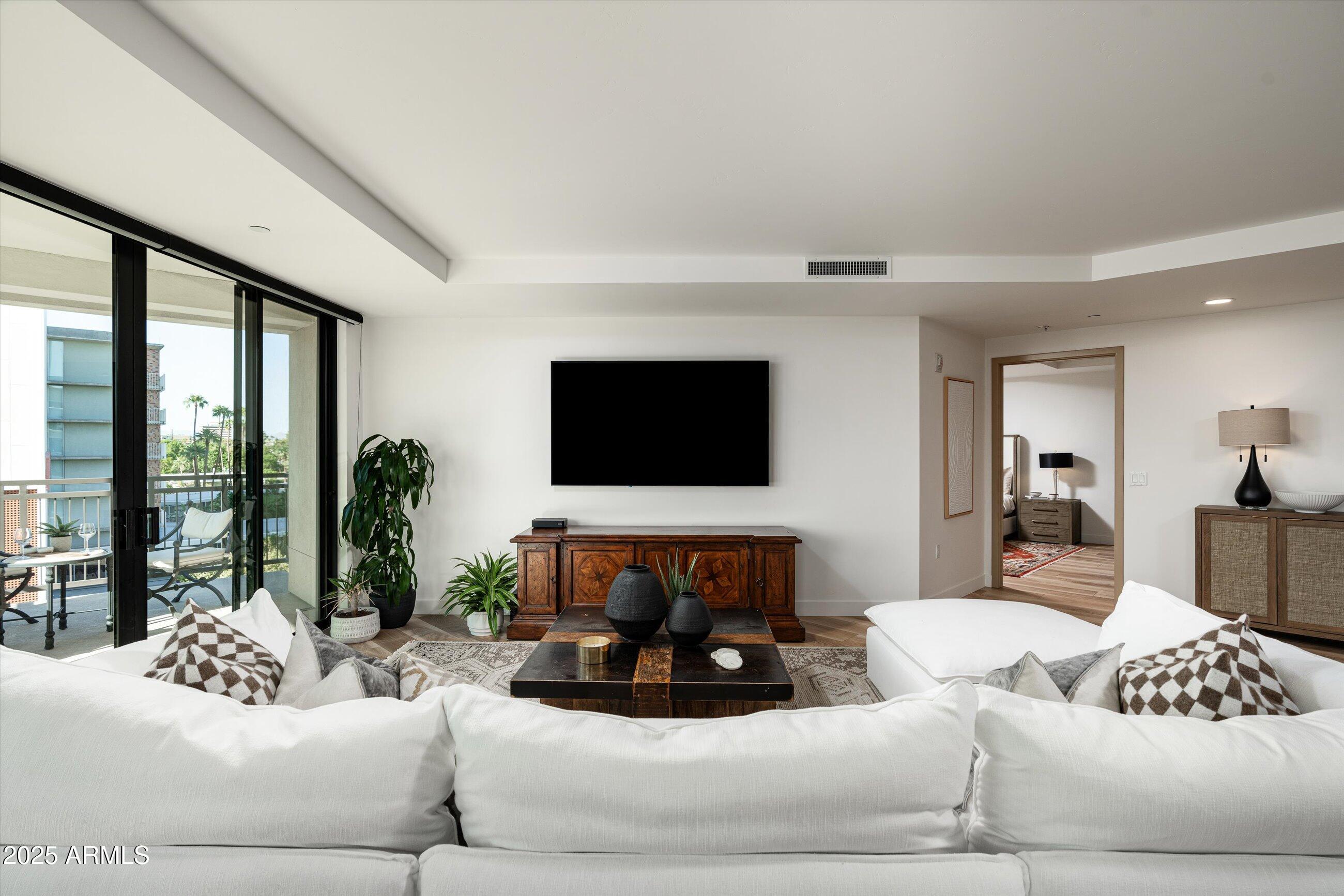 6803 E MAIN Street, 5511