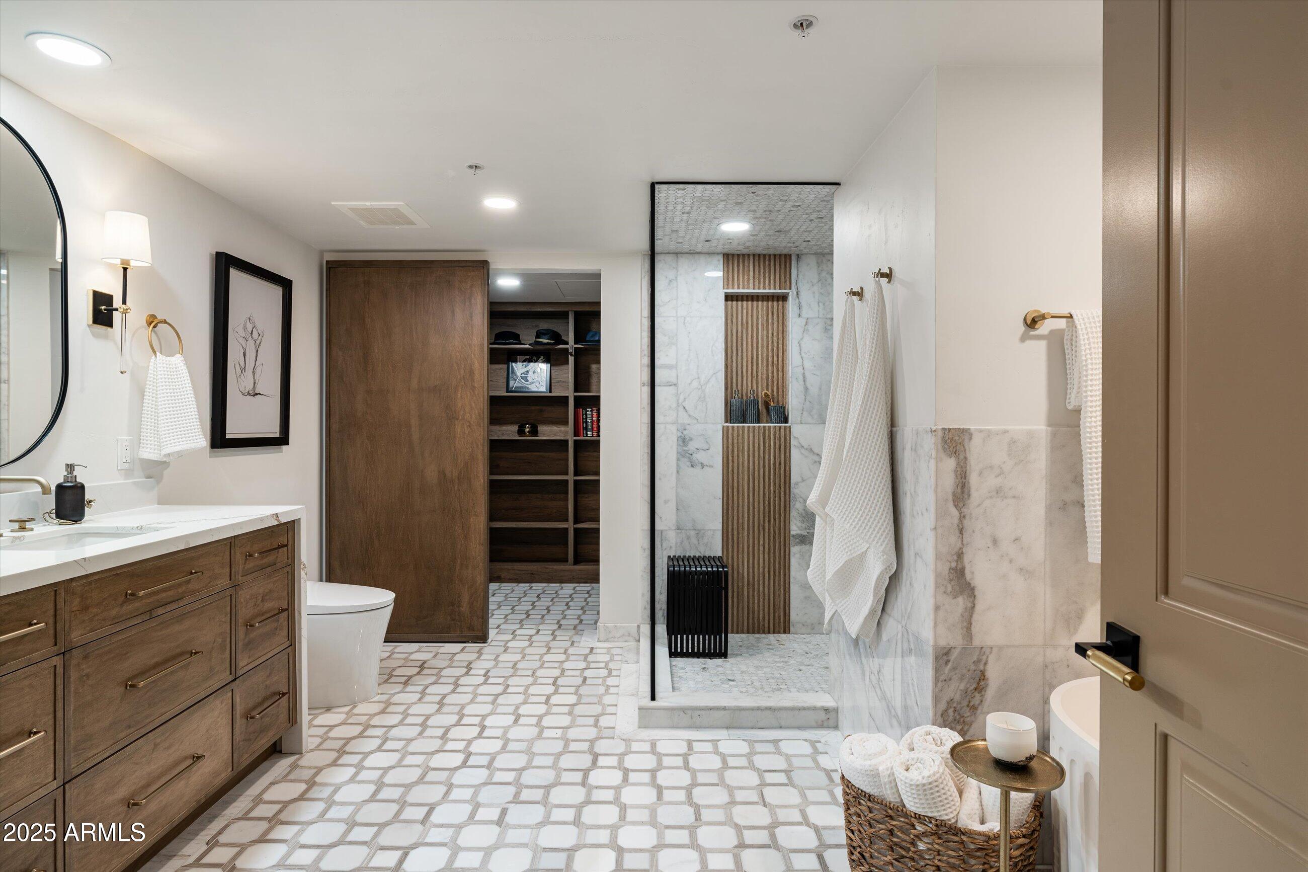 6803 E MAIN Street, 5511