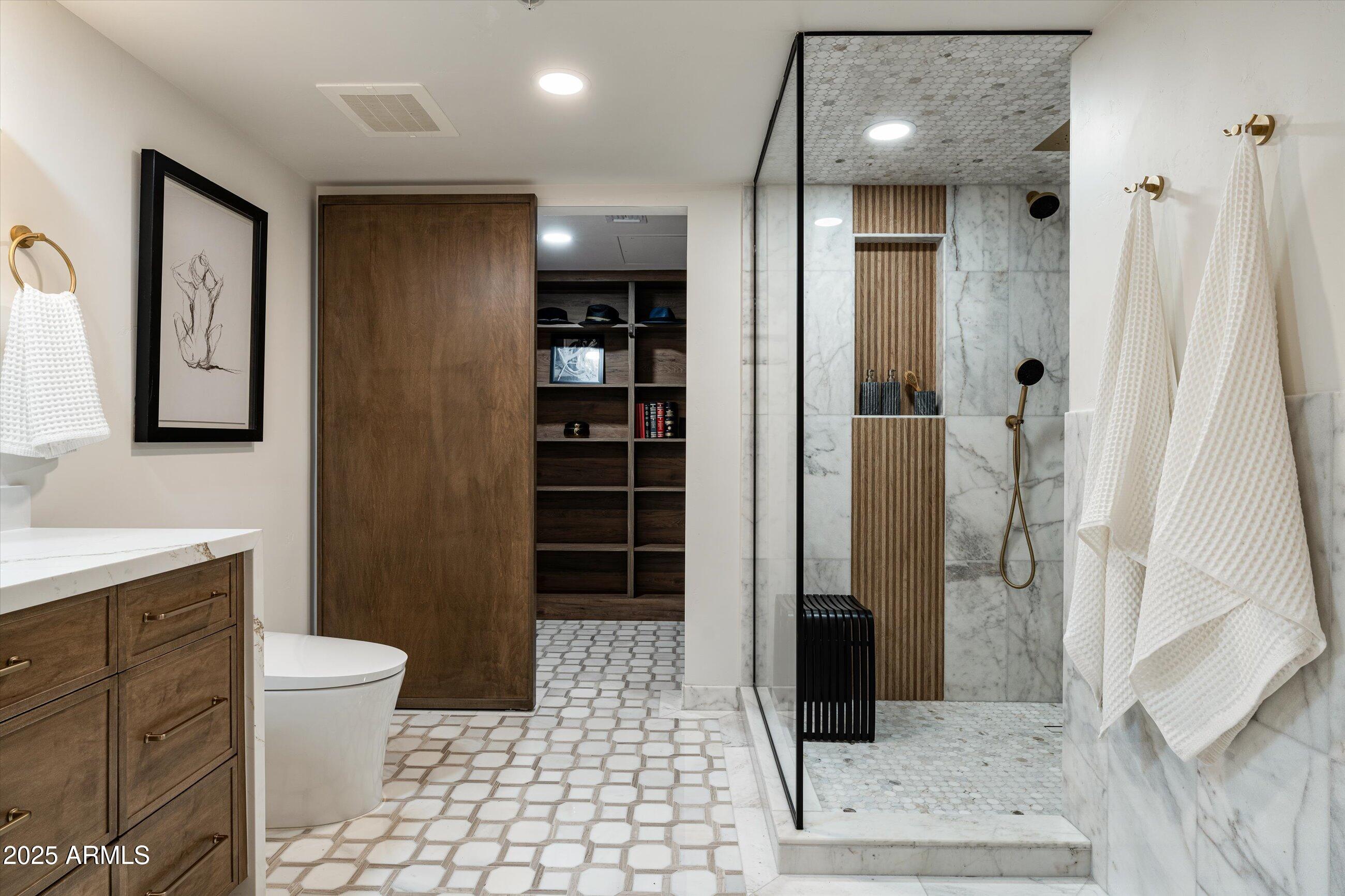 6803 E MAIN Street, 5511