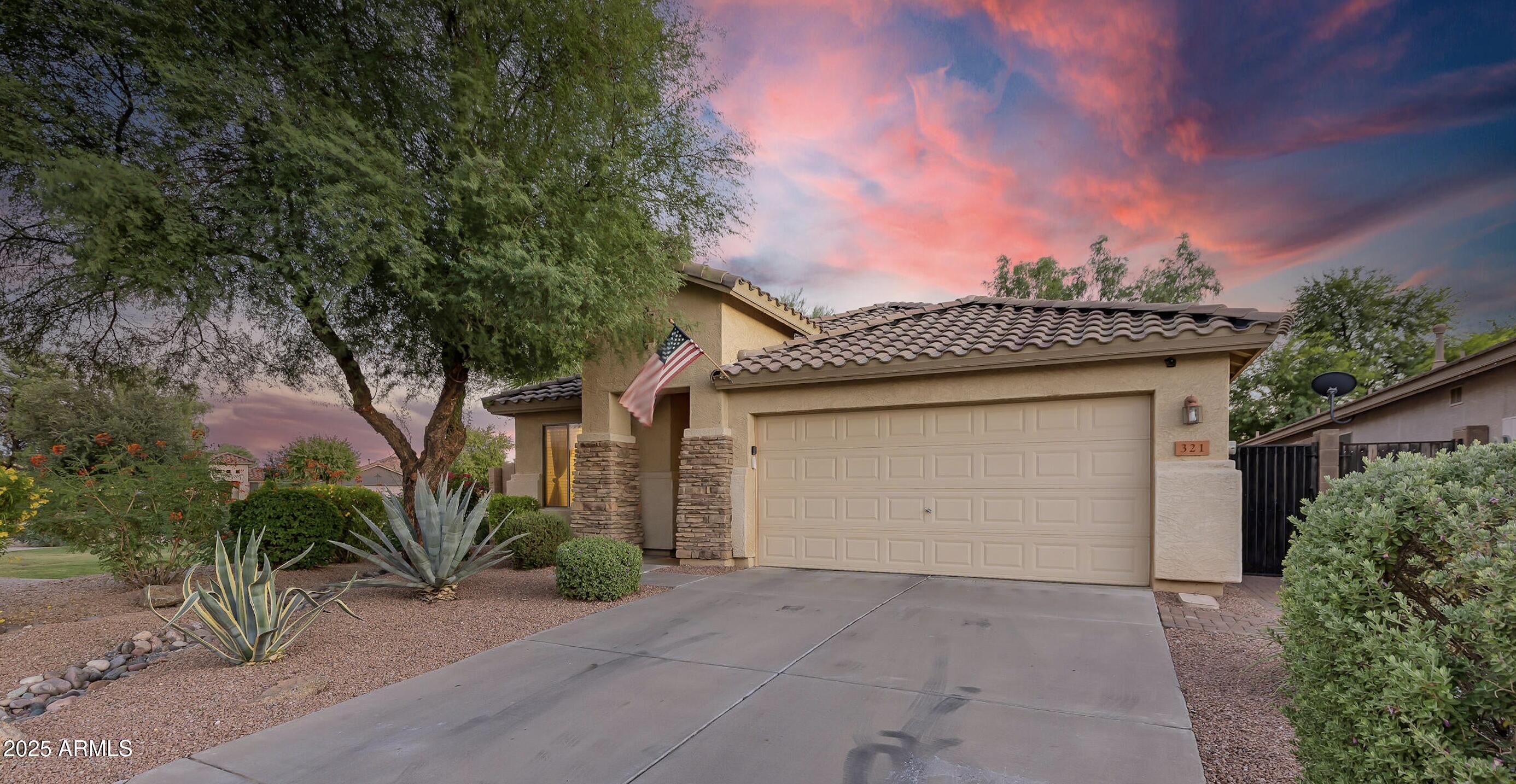 321 W DEXTER Way