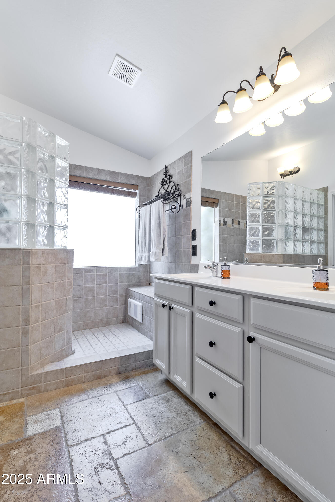 321 W DEXTER Way