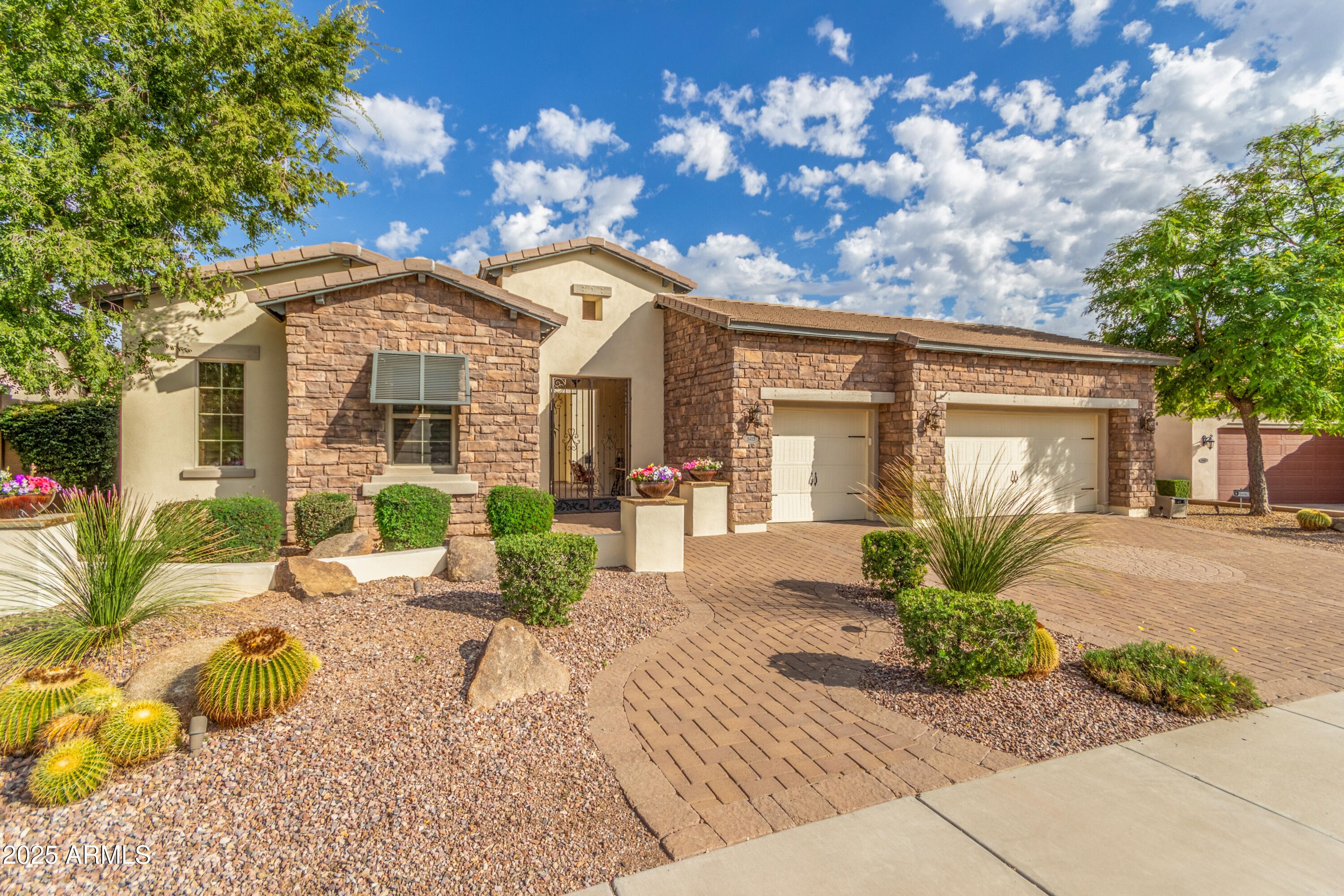 5415 E HALLIHAN Drive