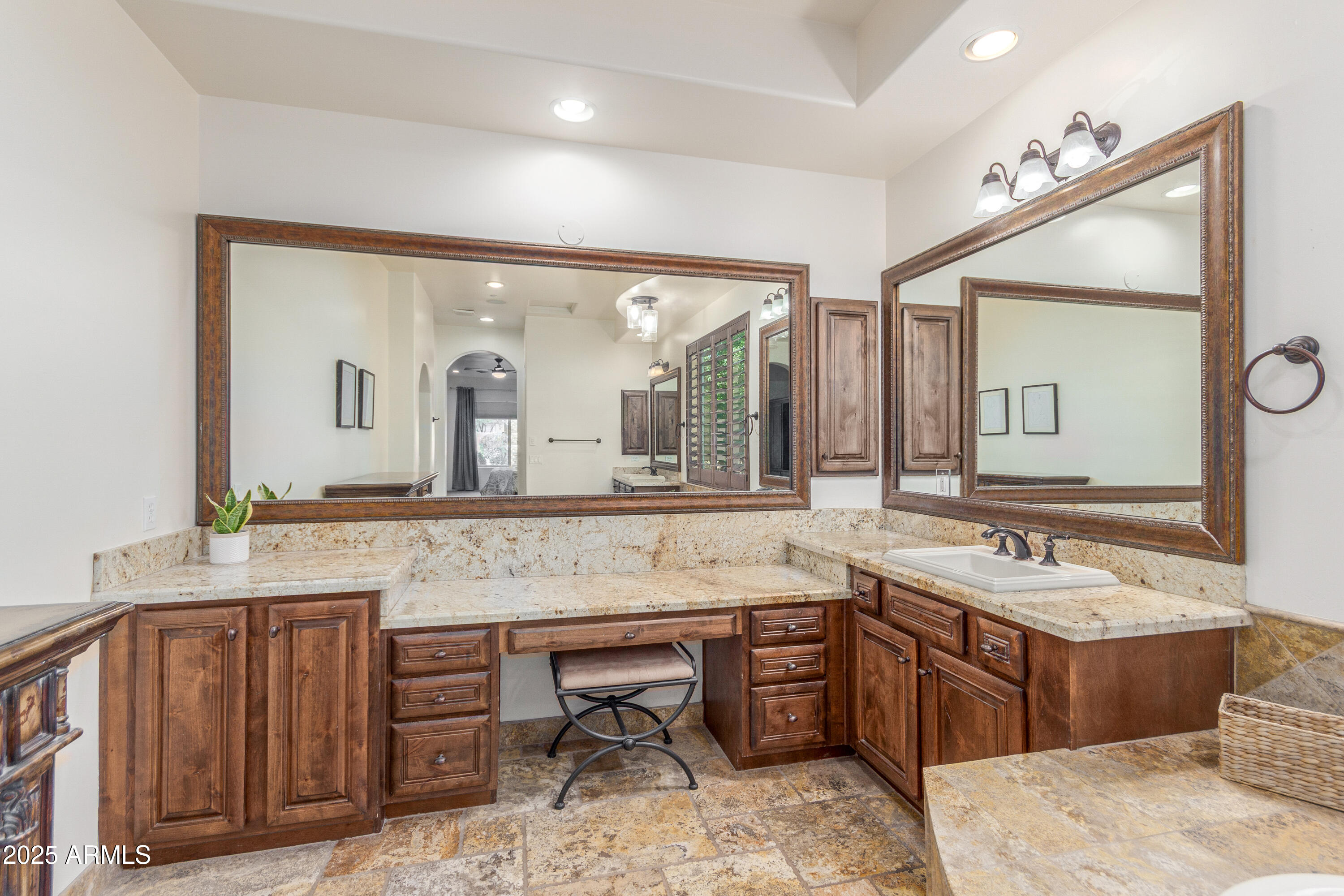 5415 E HALLIHAN Drive