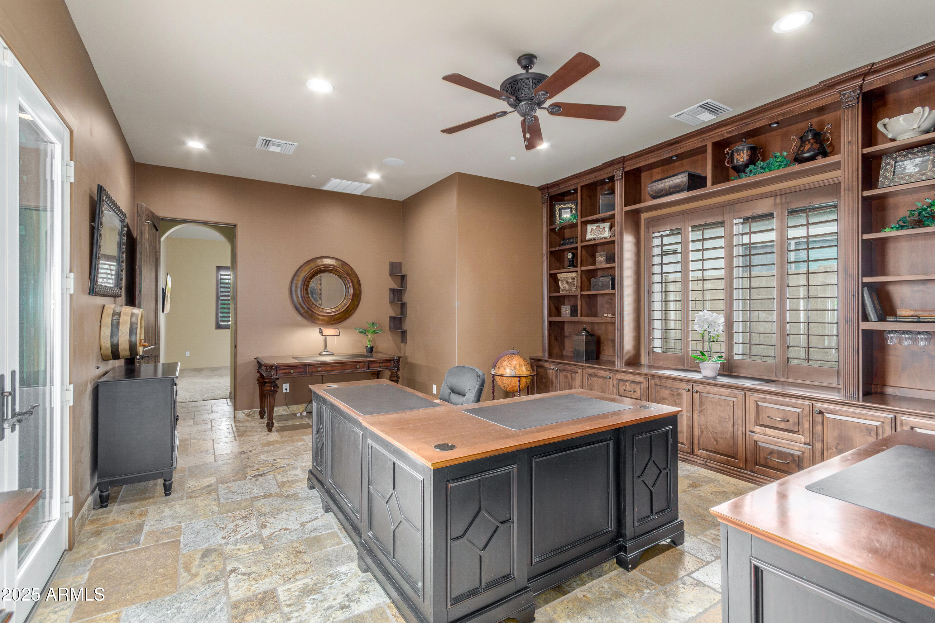 5415 E HALLIHAN Drive